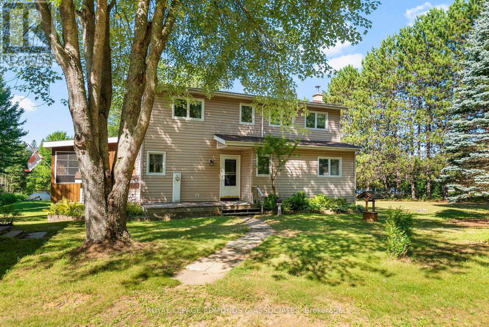 












36 CRESCENT DRIVE

,
Brudenell, Lyndoch and Raglan,




Ontario
K0J2E0

