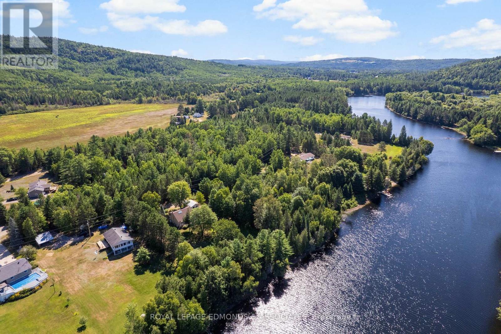 












36 CRESCENT DRIVE

,
Brudenell, Lyndoch and Raglan,




Ontario
K0J2E0

