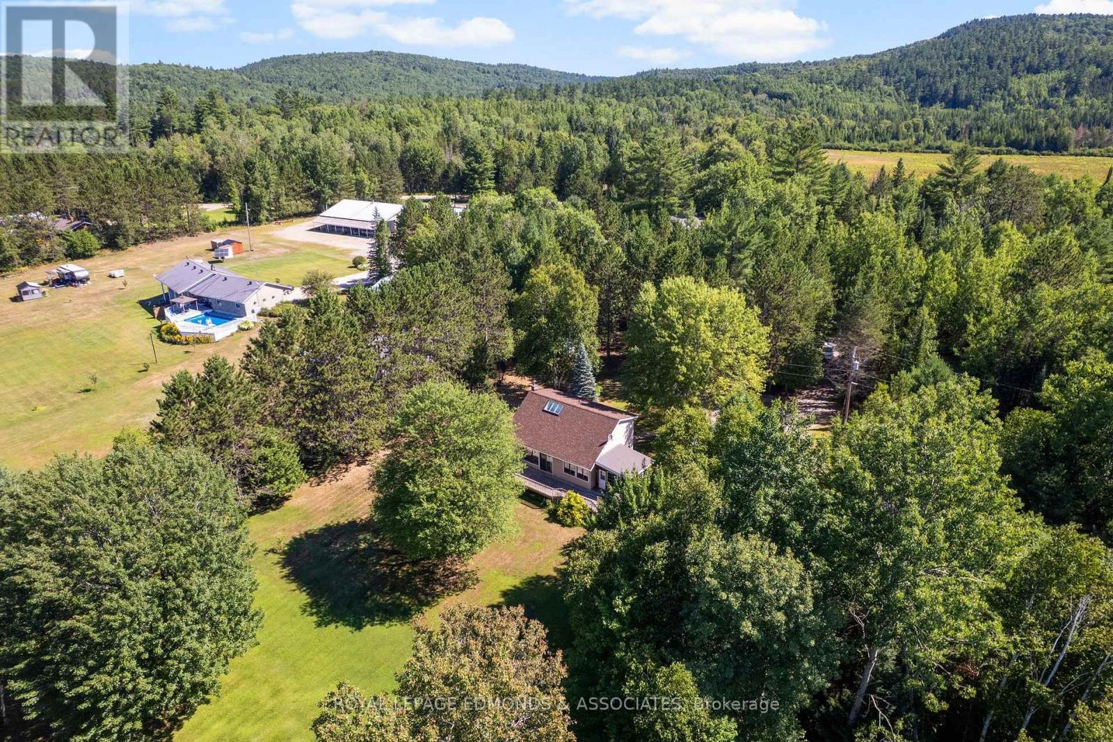 












36 CRESCENT DRIVE

,
Brudenell, Lyndoch and Raglan,




Ontario
K0J2E0

