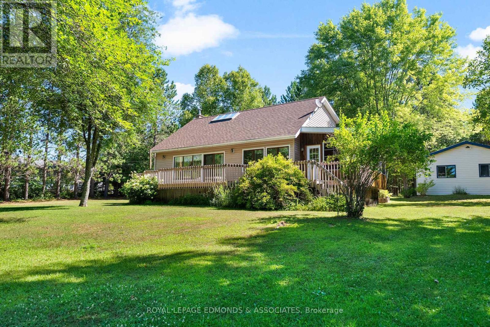 












36 CRESCENT DRIVE

,
Brudenell, Lyndoch and Raglan,




Ontario
K0J2E0

