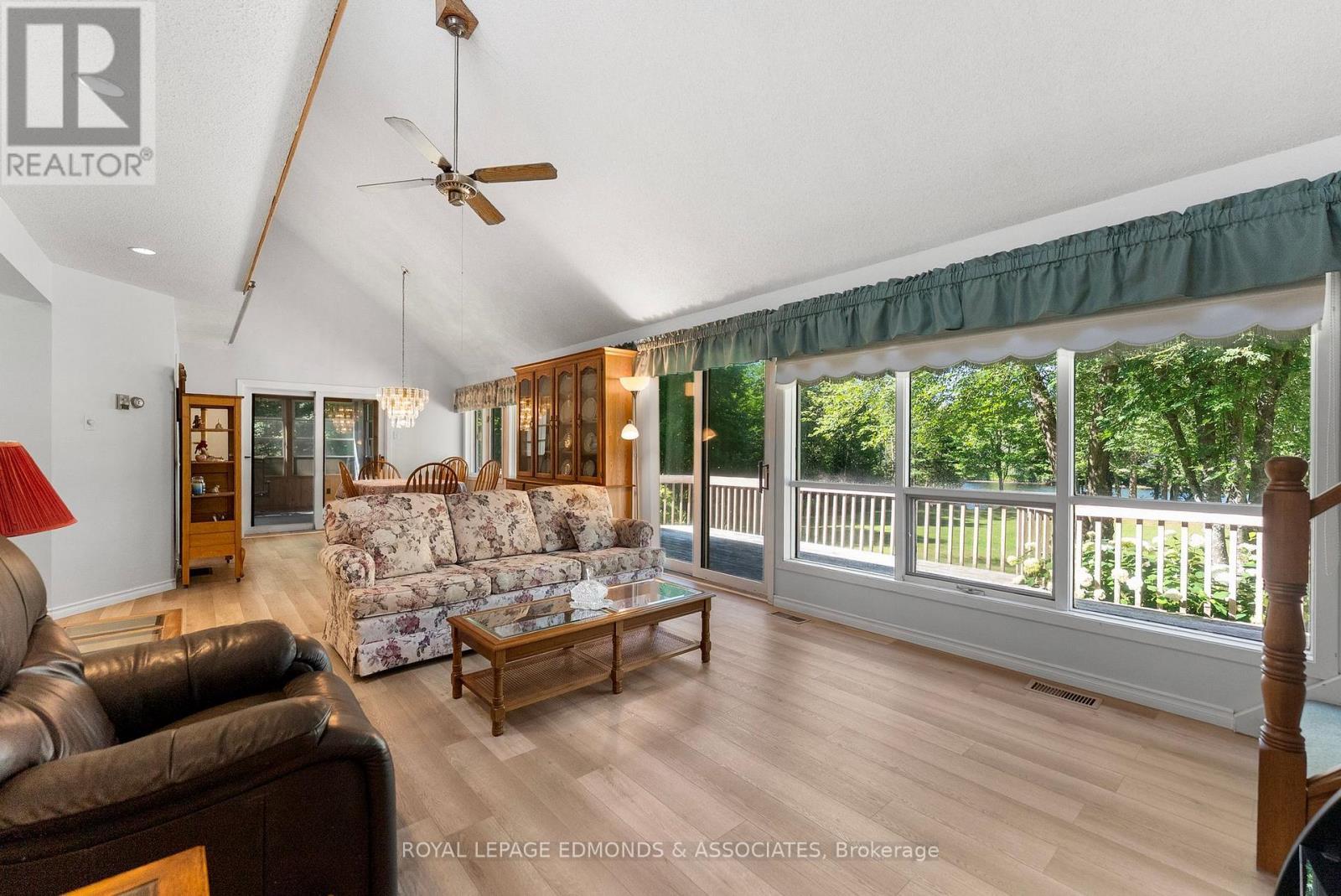 












36 CRESCENT DRIVE

,
Brudenell, Lyndoch and Raglan,




Ontario
K0J2E0

