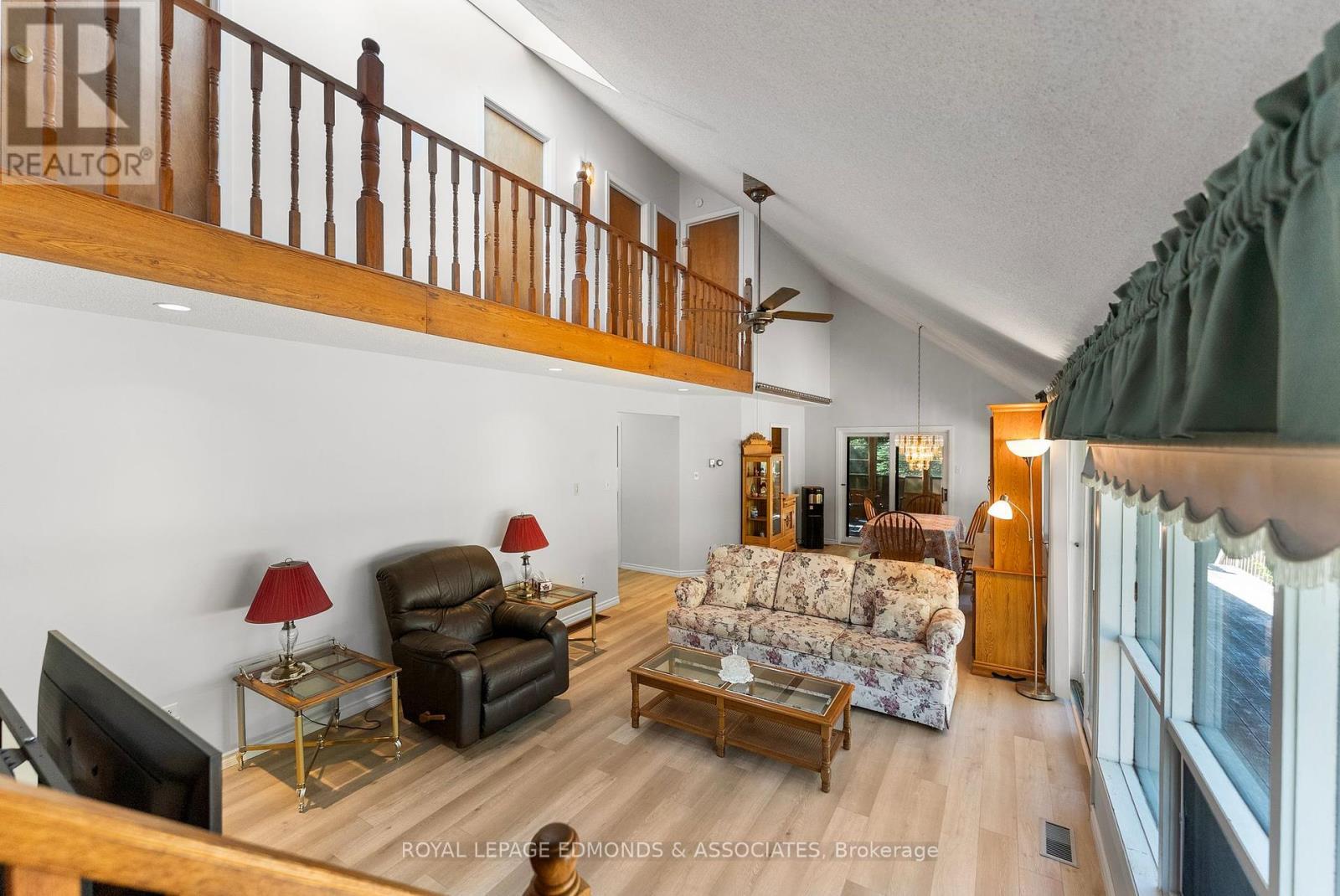 












36 CRESCENT DRIVE

,
Brudenell, Lyndoch and Raglan,




Ontario
K0J2E0

