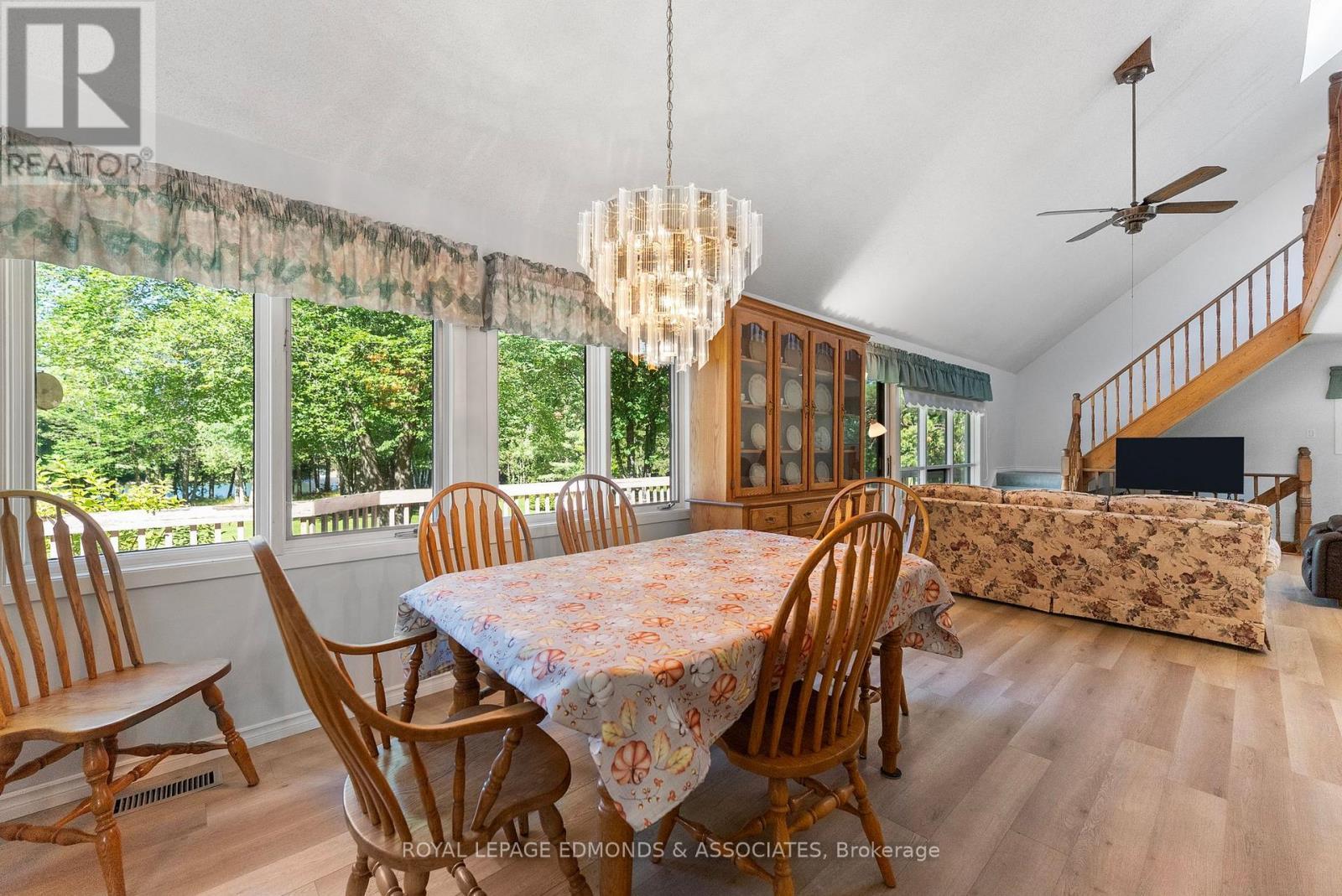 












36 CRESCENT DRIVE

,
Brudenell, Lyndoch and Raglan,




Ontario
K0J2E0

