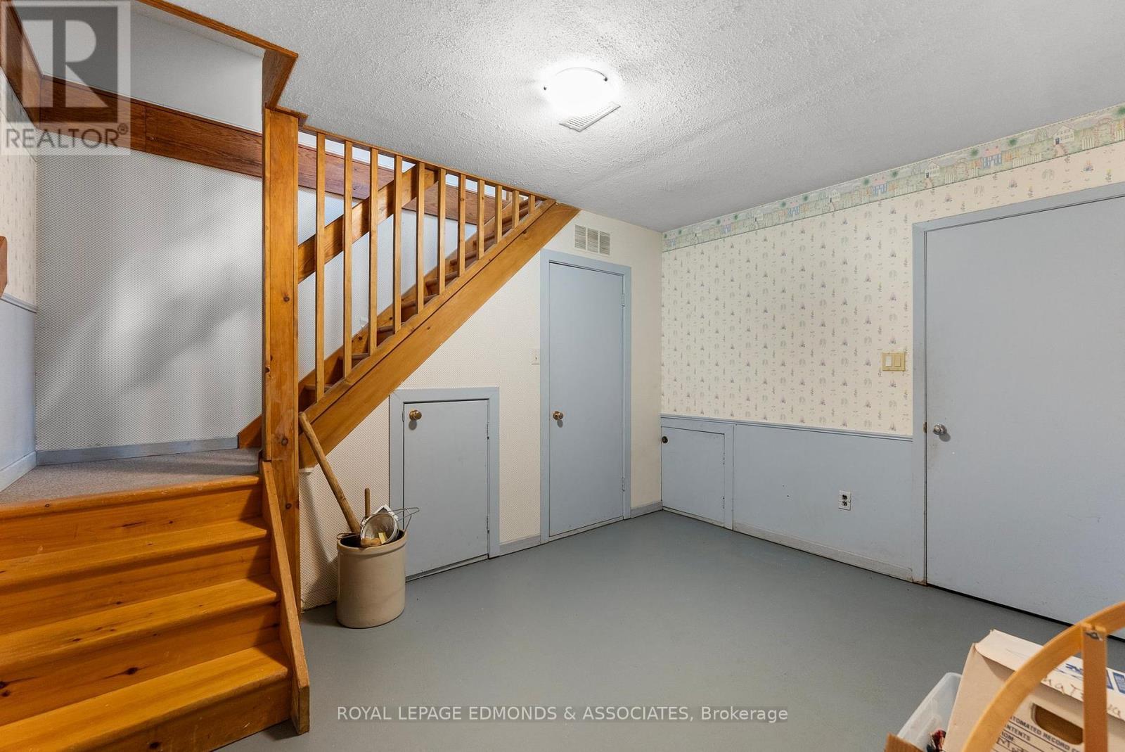 












36 CRESCENT DRIVE

,
Brudenell, Lyndoch and Raglan,




Ontario
K0J2E0

