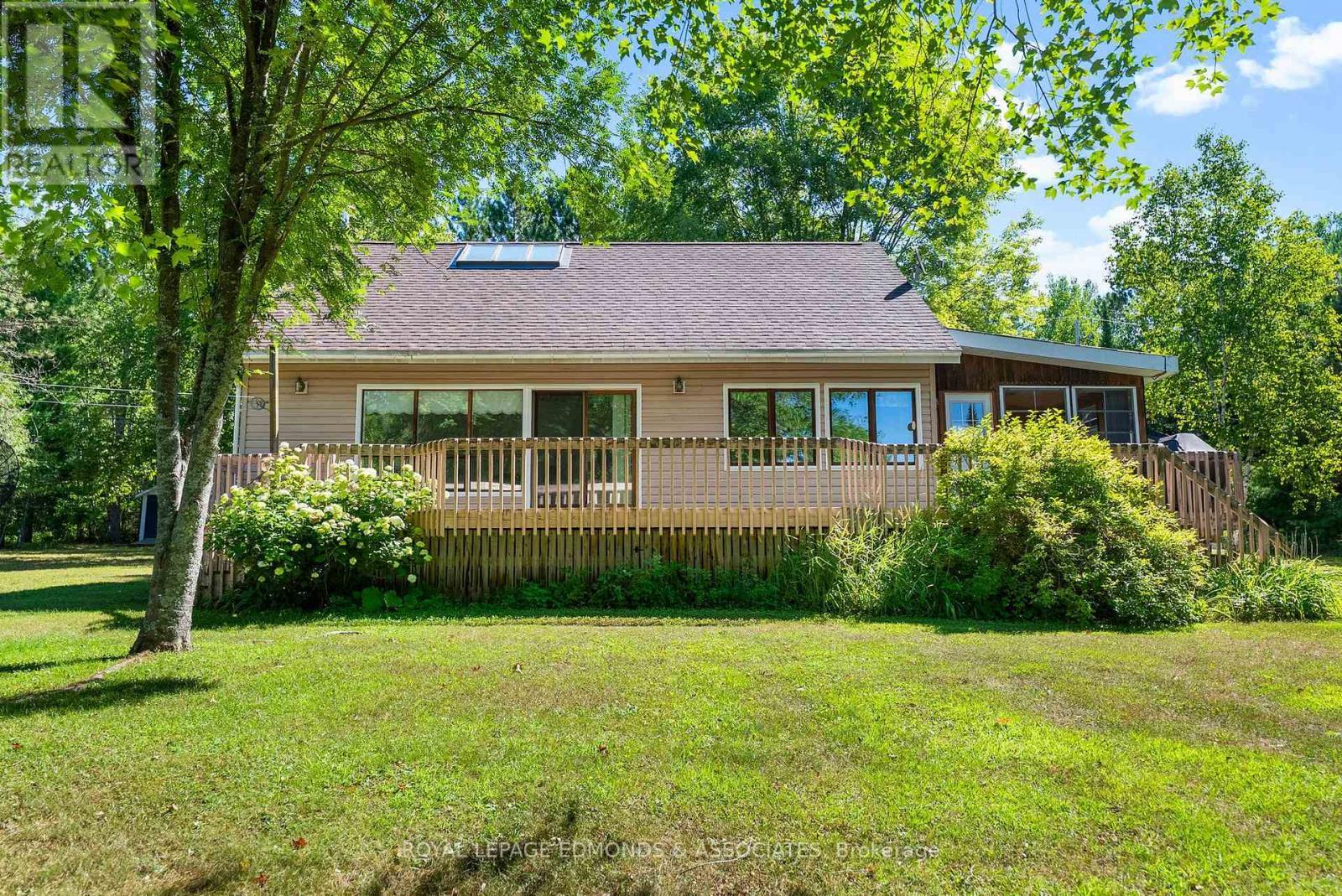 












36 CRESCENT DRIVE

,
Brudenell, Lyndoch and Raglan,




Ontario
K0J2E0

