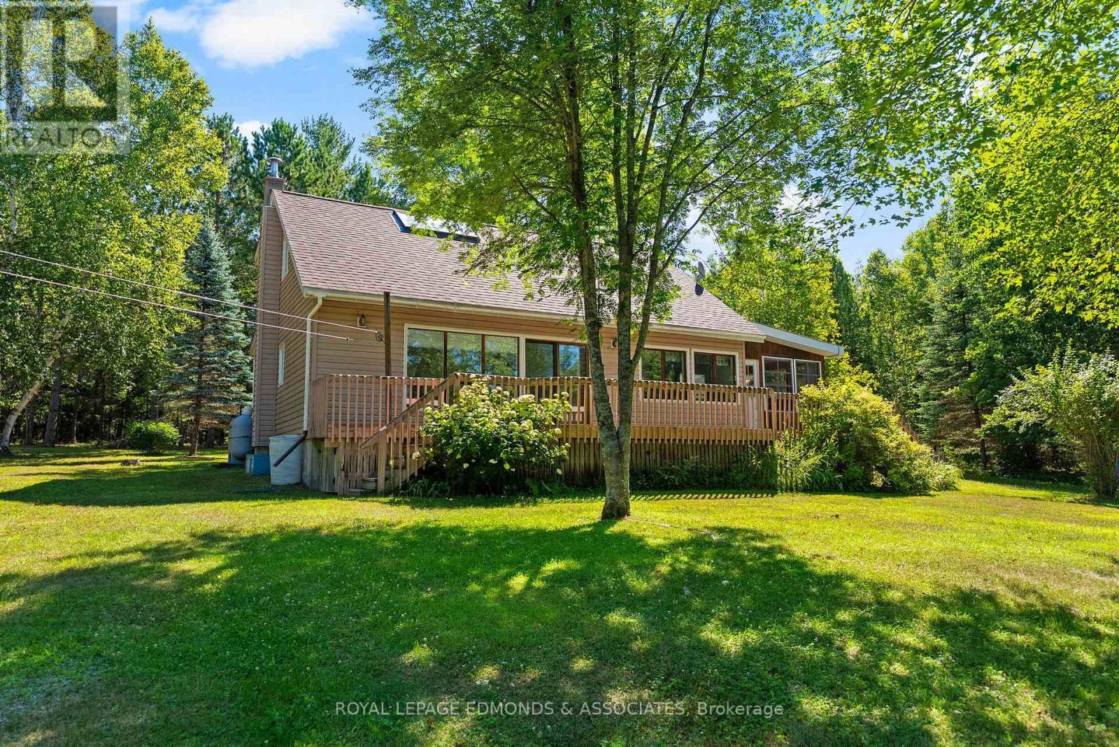 












36 CRESCENT DRIVE

,
Brudenell, Lyndoch and Raglan,




Ontario
K0J2E0

