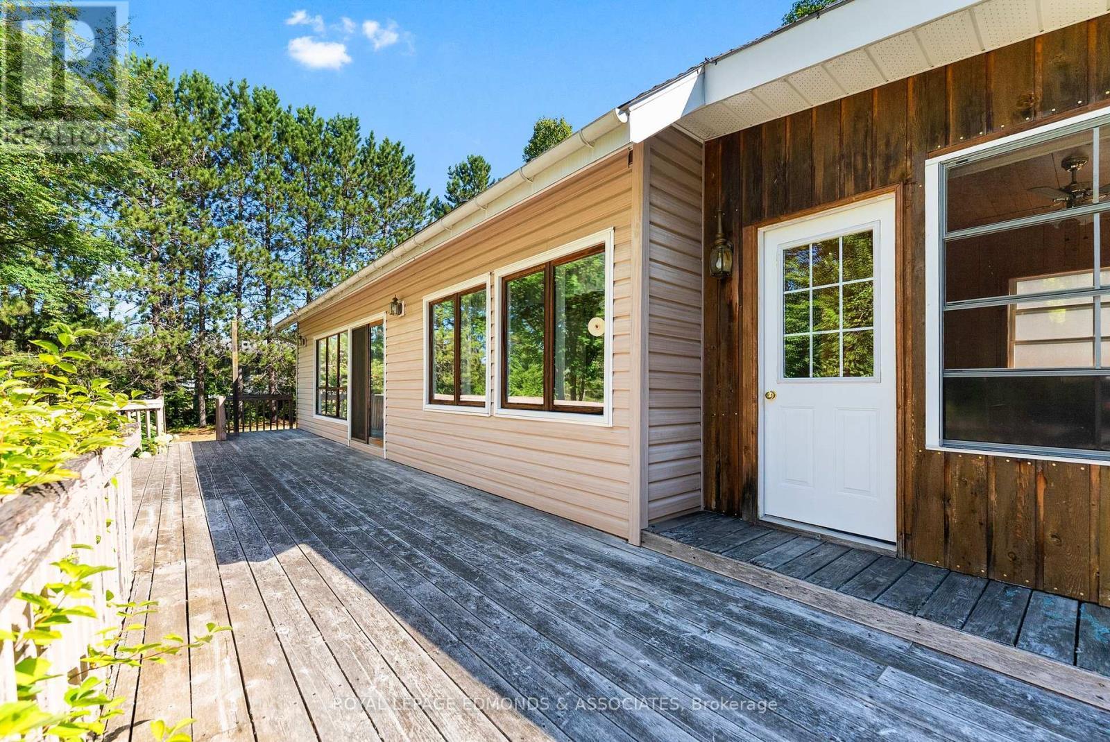 












36 CRESCENT DRIVE

,
Brudenell, Lyndoch and Raglan,




Ontario
K0J2E0

