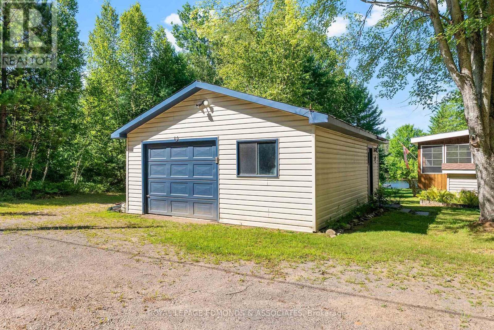 












36 CRESCENT DRIVE

,
Brudenell, Lyndoch and Raglan,




Ontario
K0J2E0

