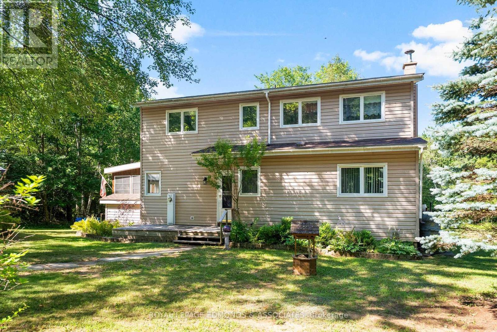 












36 CRESCENT DRIVE

,
Brudenell, Lyndoch and Raglan,




Ontario
K0J2E0

