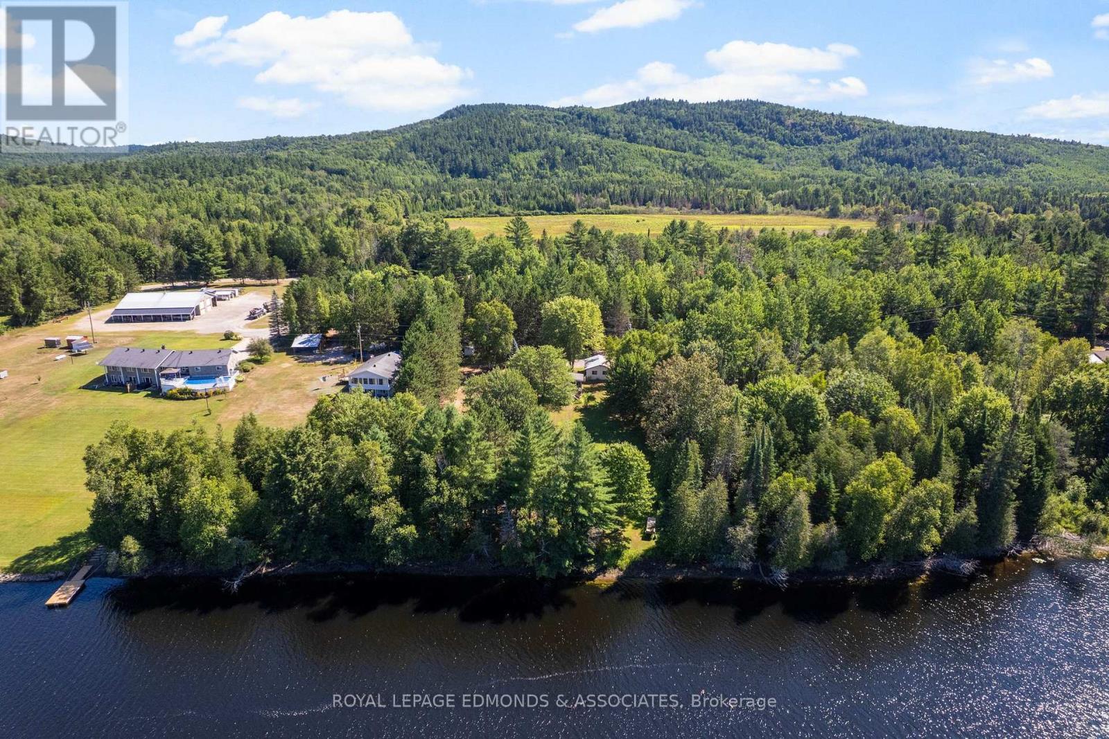 












36 CRESCENT DRIVE

,
Brudenell, Lyndoch and Raglan,




Ontario
K0J2E0

