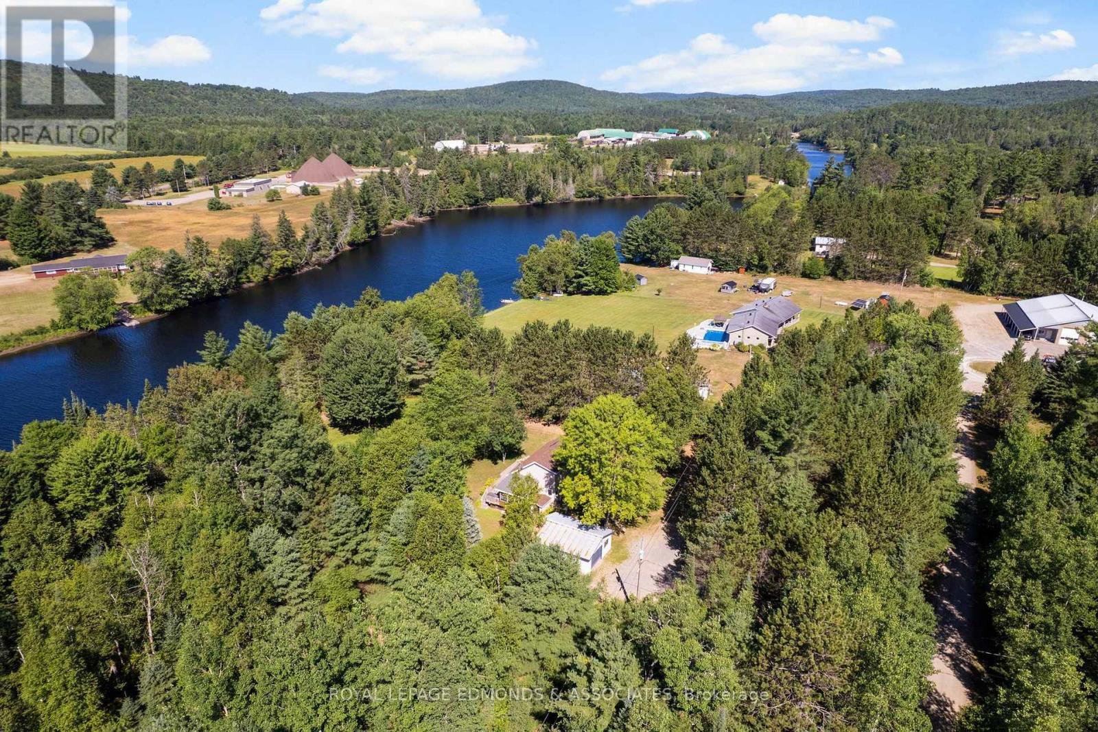 












36 CRESCENT DRIVE

,
Brudenell, Lyndoch and Raglan,




Ontario
K0J2E0

