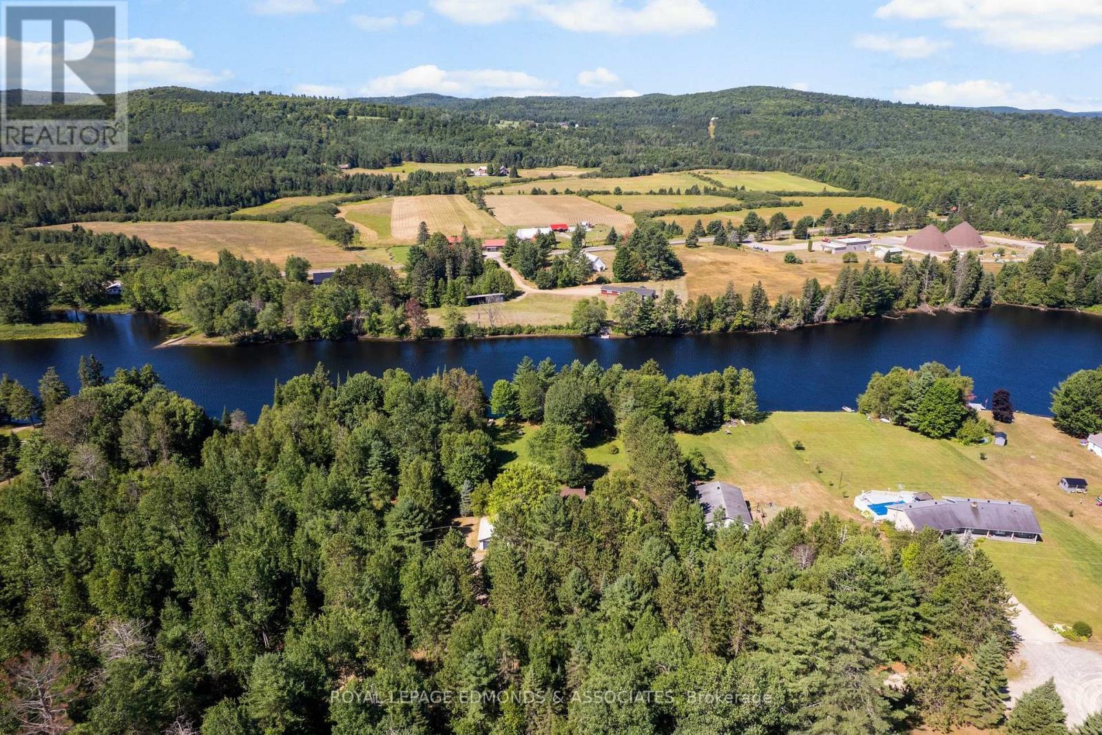 












36 CRESCENT DRIVE

,
Brudenell, Lyndoch and Raglan,




Ontario
K0J2E0

