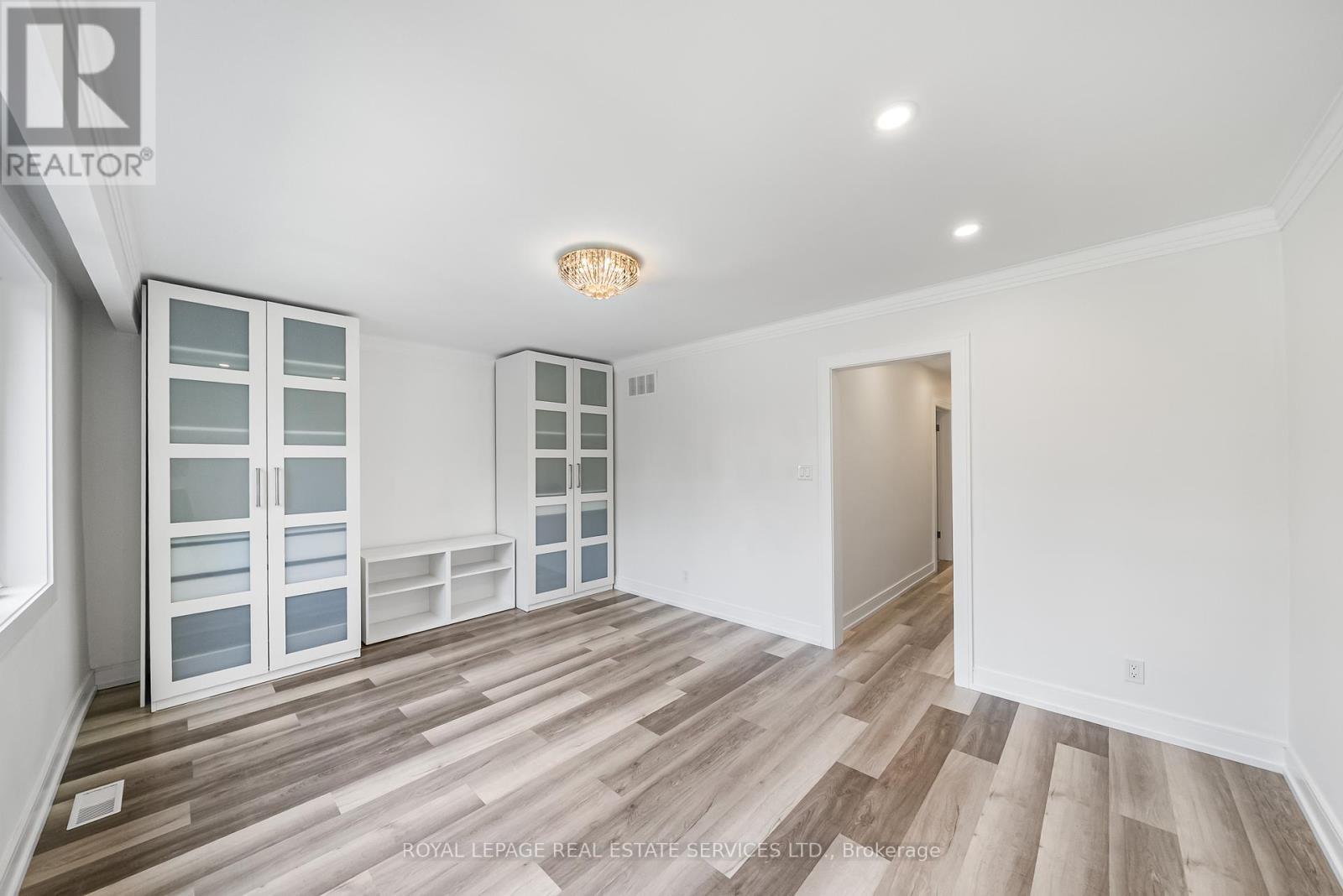 












2 - 50 ARCADIAN CIRCLE

,
Toronto,




Ontario
M8W2Y9

