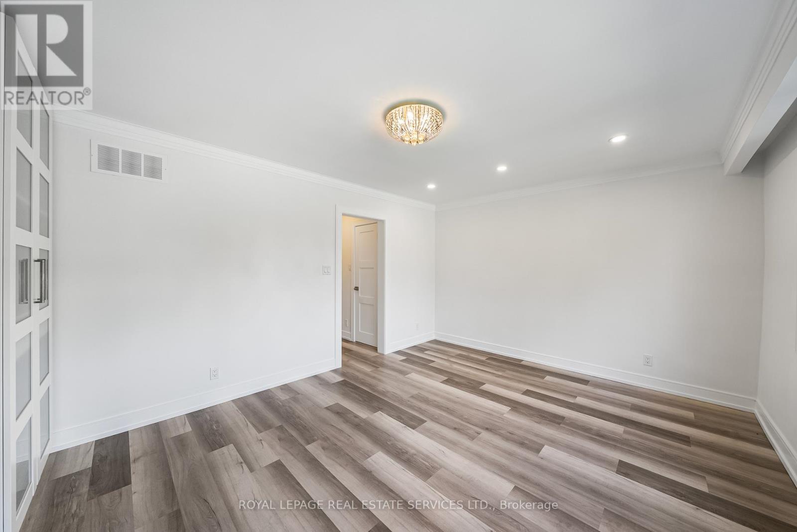 












2 - 50 ARCADIAN CIRCLE

,
Toronto,




Ontario
M8W2Y9

