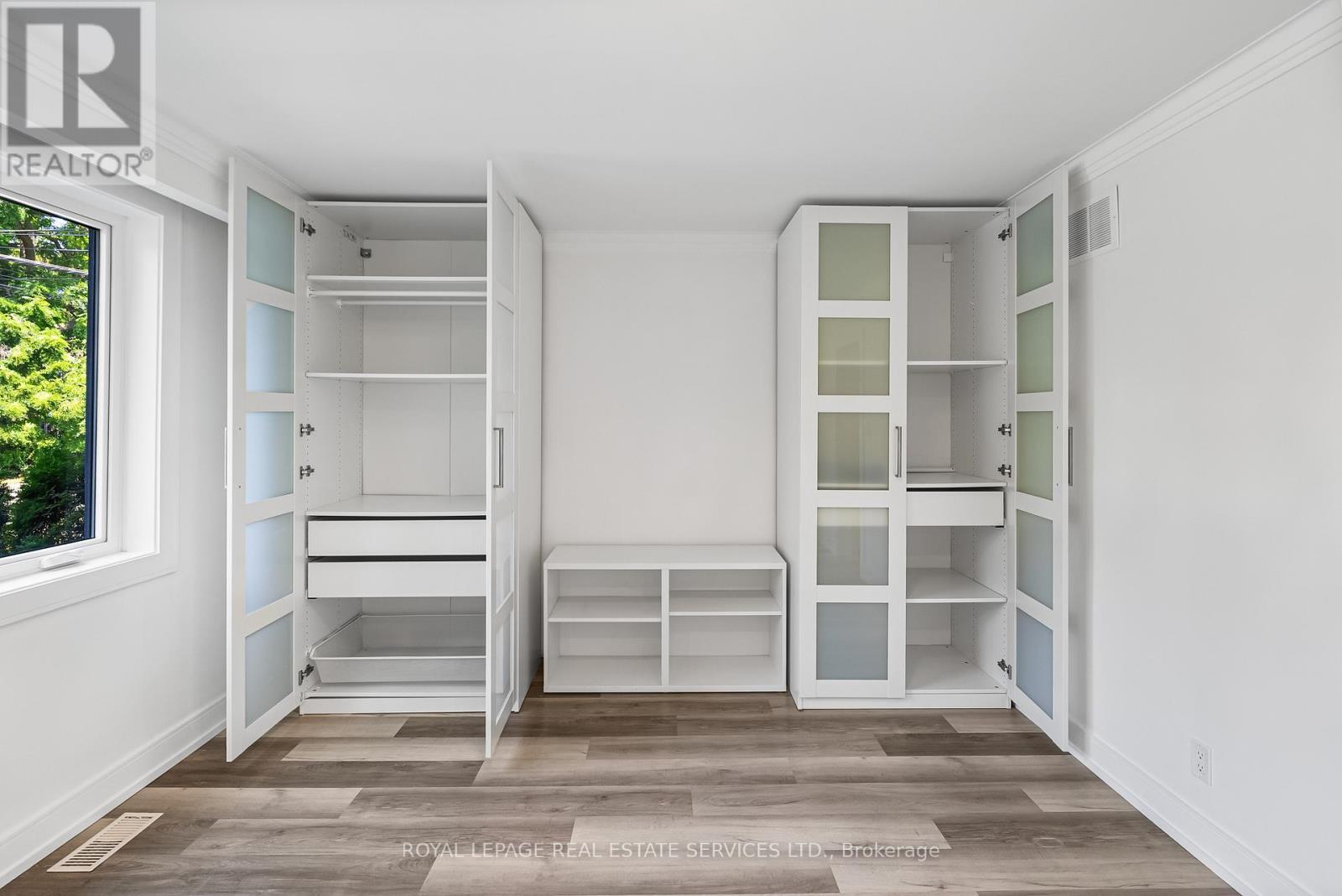 












2 - 50 ARCADIAN CIRCLE

,
Toronto,




Ontario
M8W2Y9

