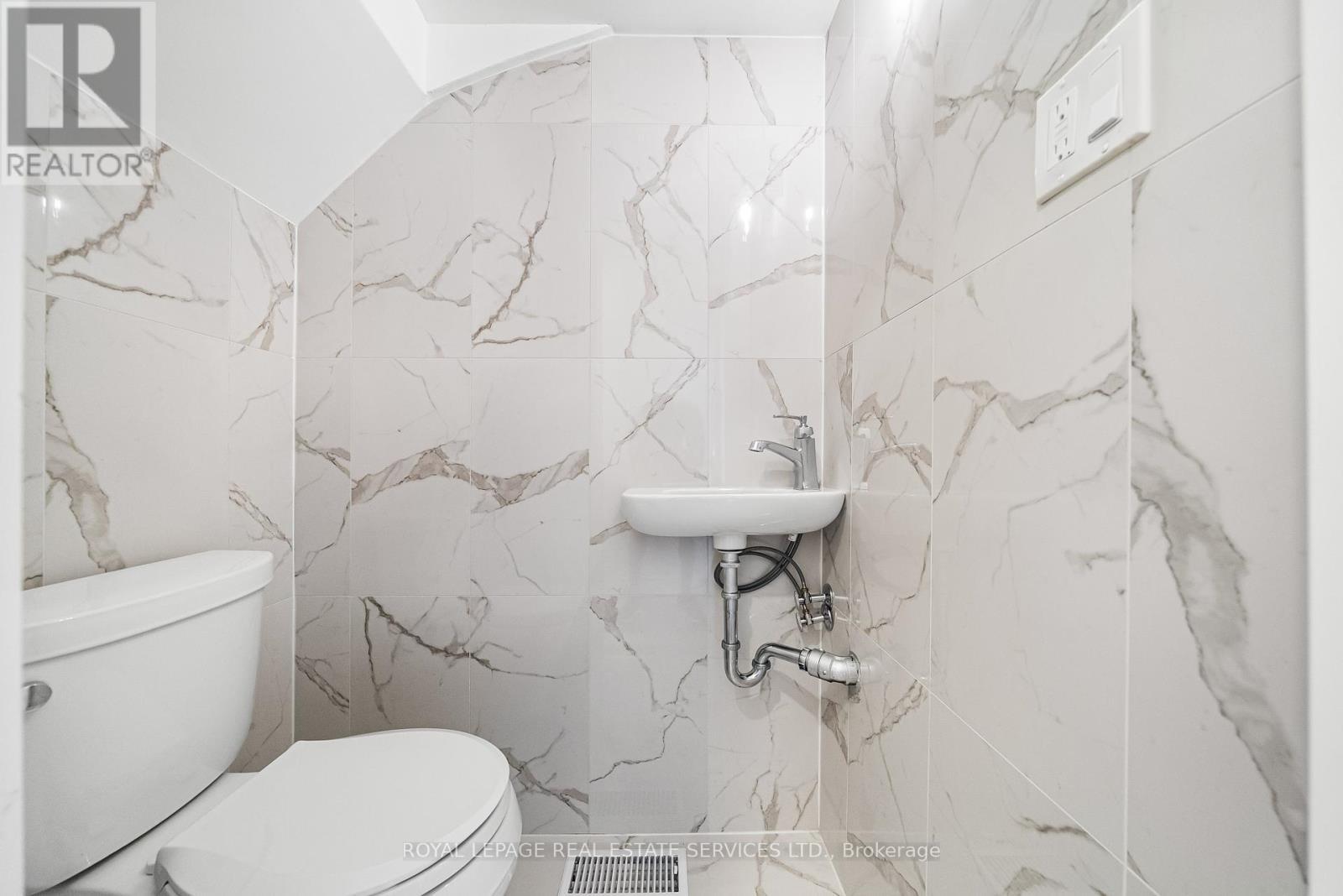 












2 - 50 ARCADIAN CIRCLE

,
Toronto,




Ontario
M8W2Y9

