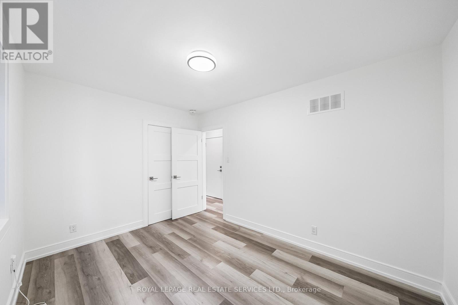 












2 - 50 ARCADIAN CIRCLE

,
Toronto,




Ontario
M8W2Y9

