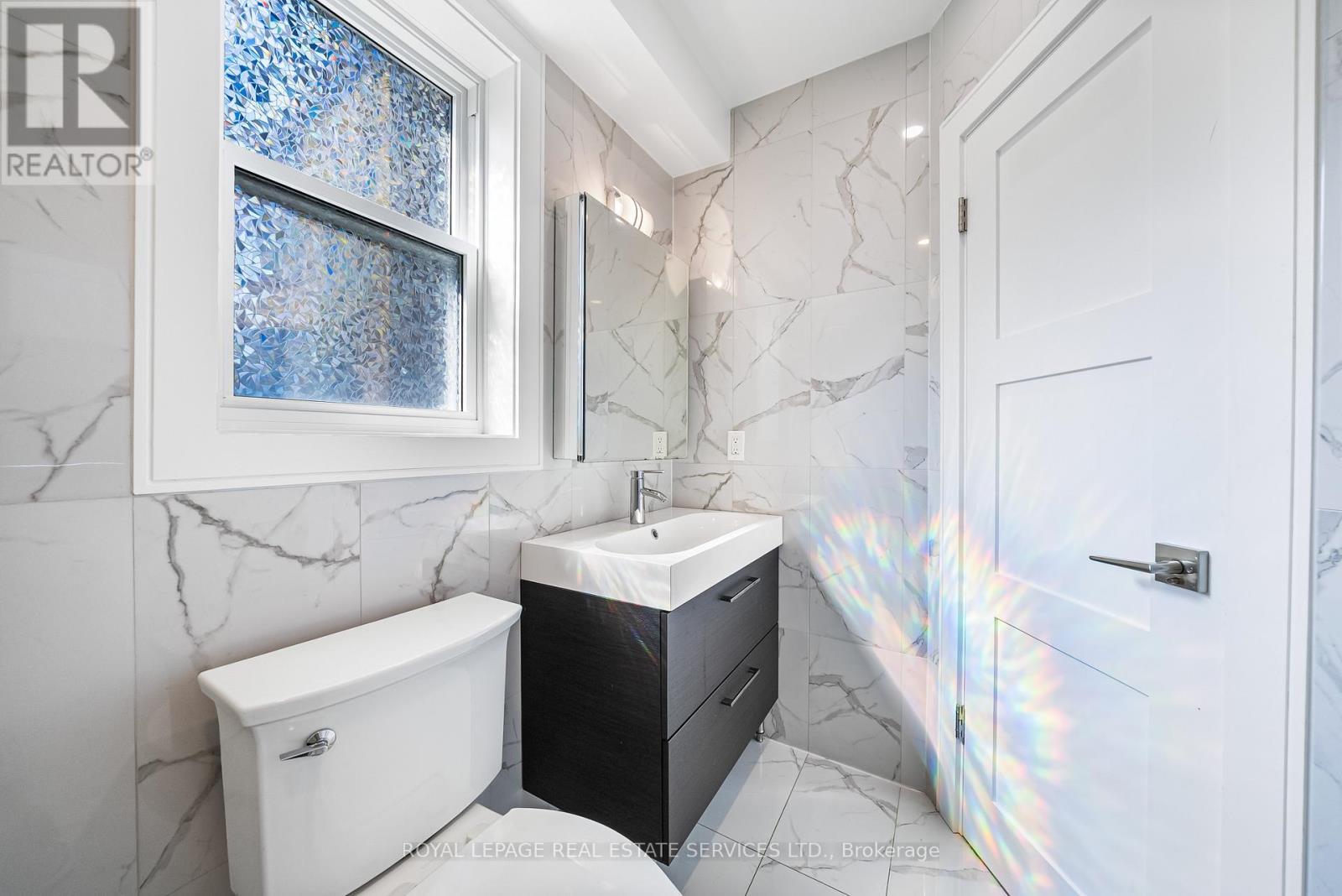 












2 - 50 ARCADIAN CIRCLE

,
Toronto,




Ontario
M8W2Y9

