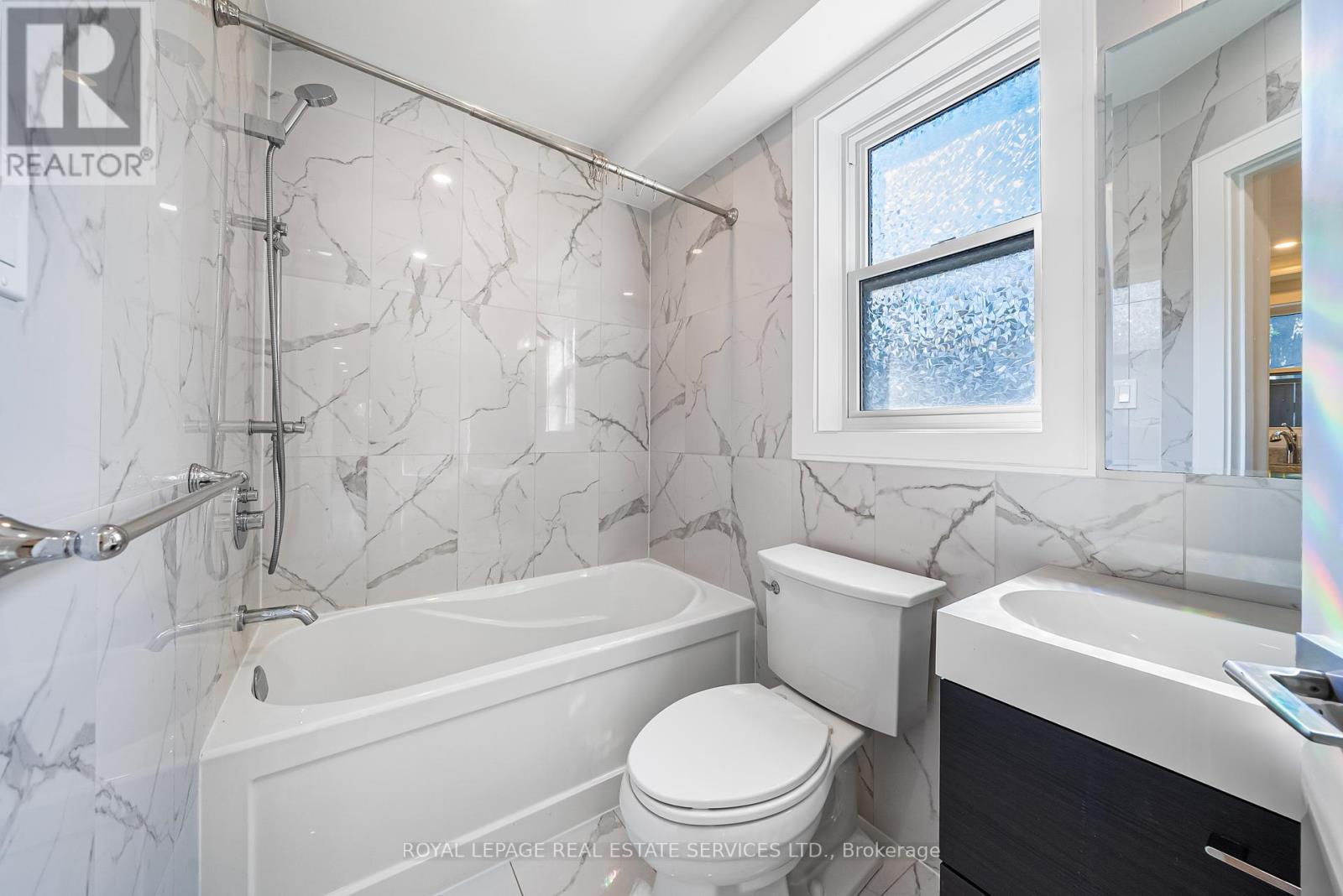 












2 - 50 ARCADIAN CIRCLE

,
Toronto,




Ontario
M8W2Y9

