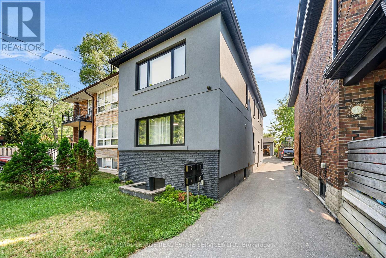 












2 - 50 ARCADIAN CIRCLE

,
Toronto,




Ontario
M8W2Y9

