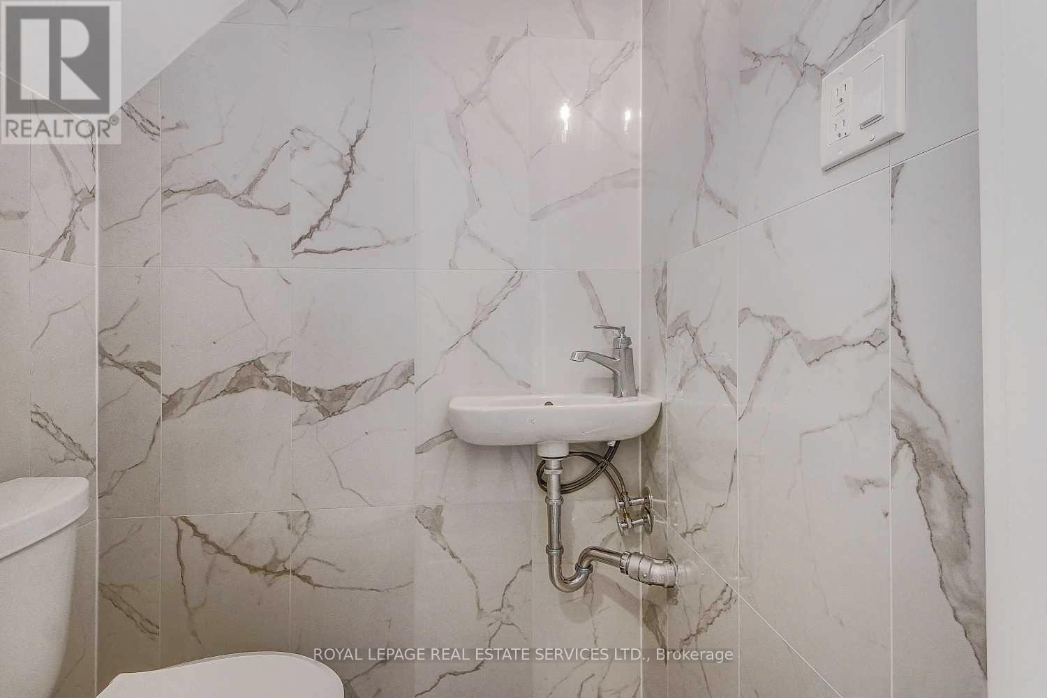 












2 - 50 ARCADIAN CIRCLE

,
Toronto,




Ontario
M8W2Y9

