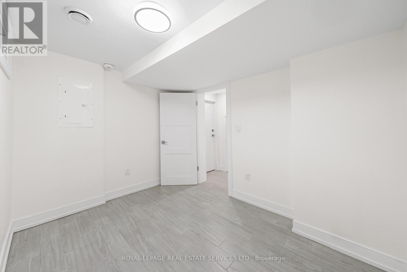 












3 - 50 ARCADIAN CIRCLE

,
Toronto,




Ontario
M8W2Y9


