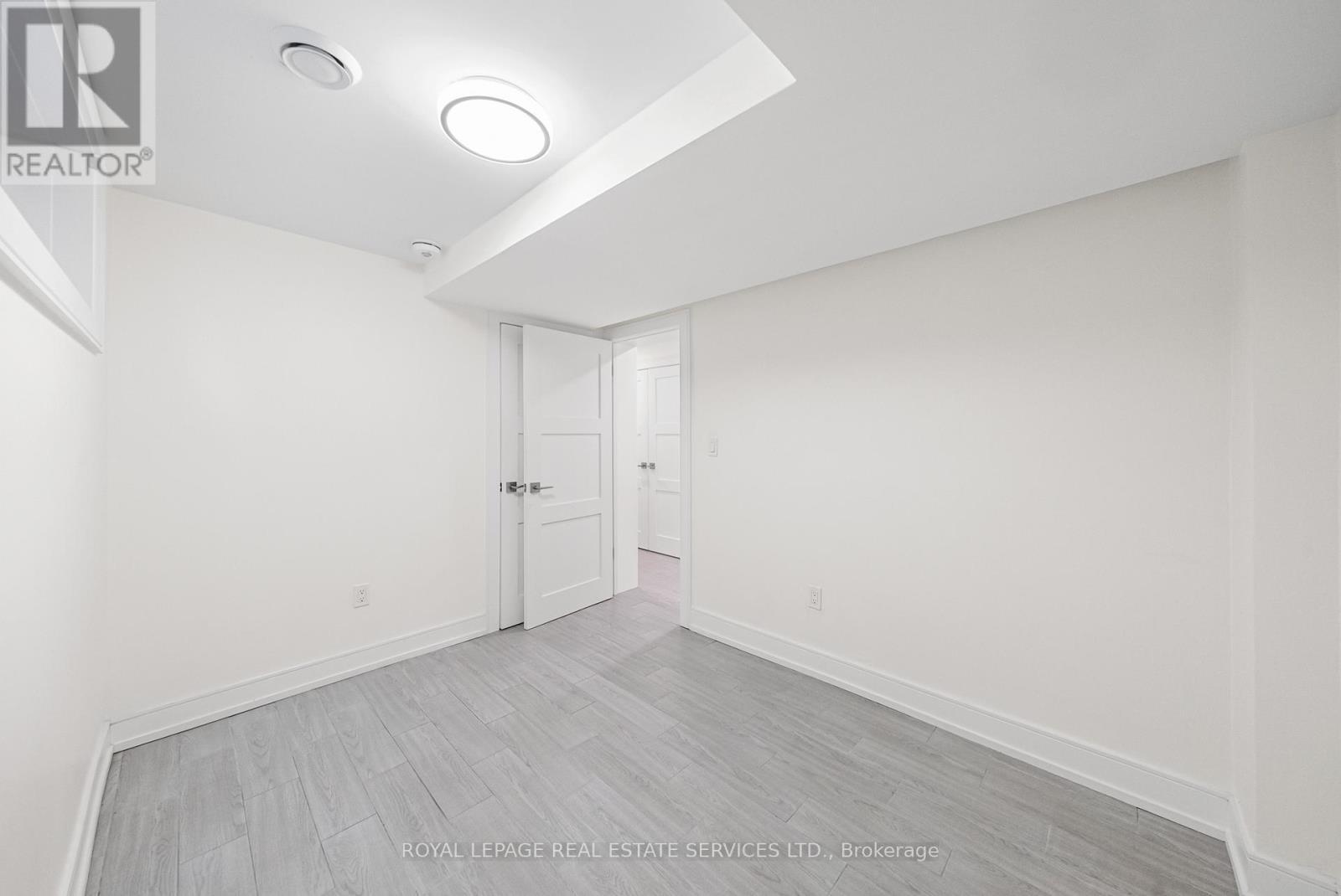 












3 - 50 ARCADIAN CIRCLE

,
Toronto,




Ontario
M8W2Y9

