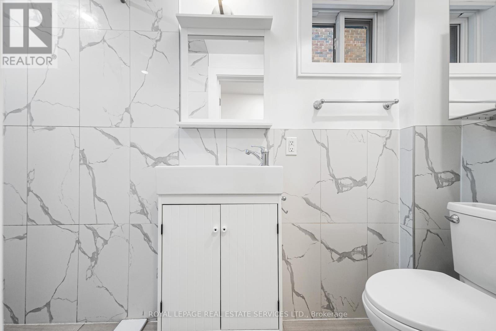 












3 - 50 ARCADIAN CIRCLE

,
Toronto,




Ontario
M8W2Y9

