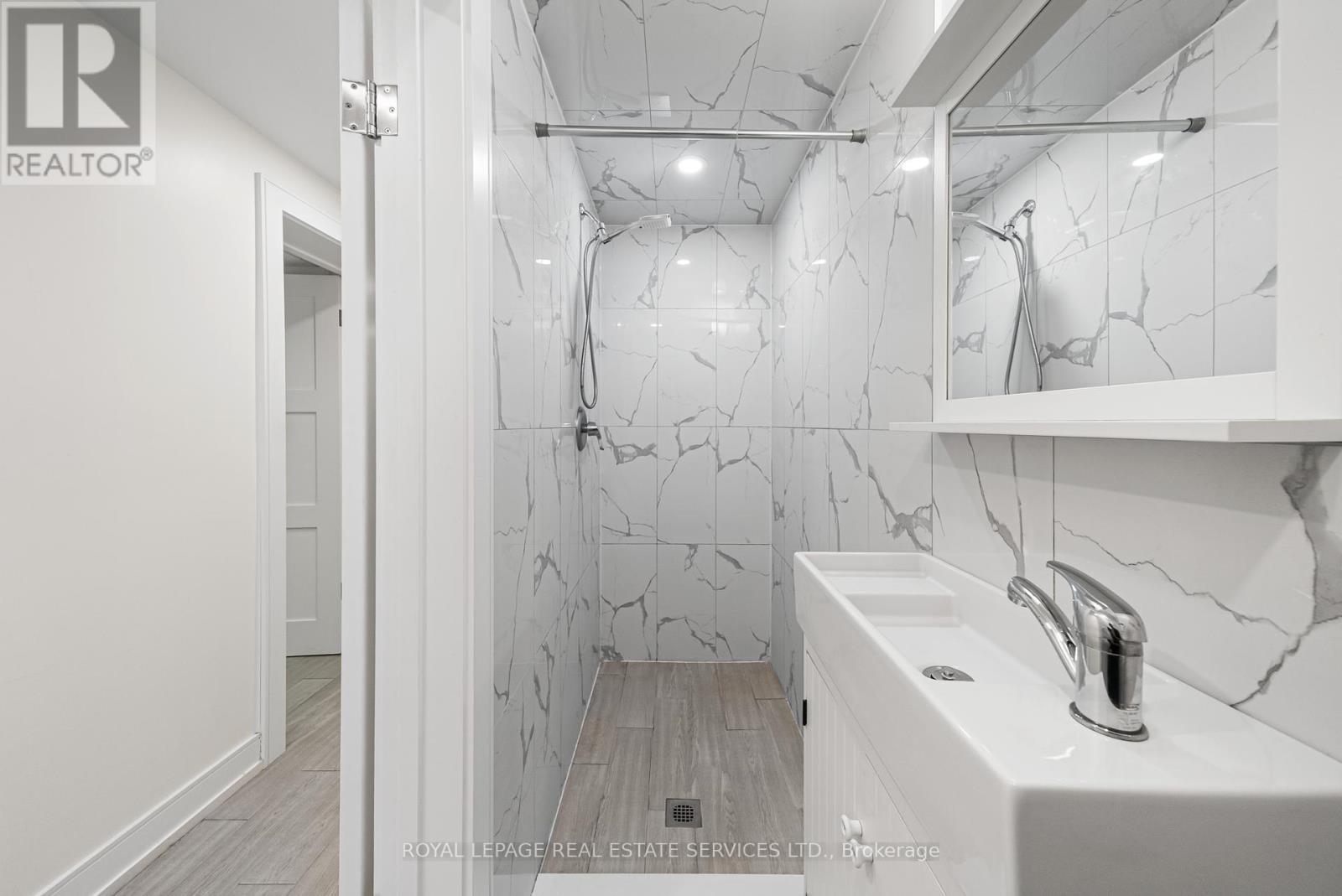 












3 - 50 ARCADIAN CIRCLE

,
Toronto,




Ontario
M8W2Y9

