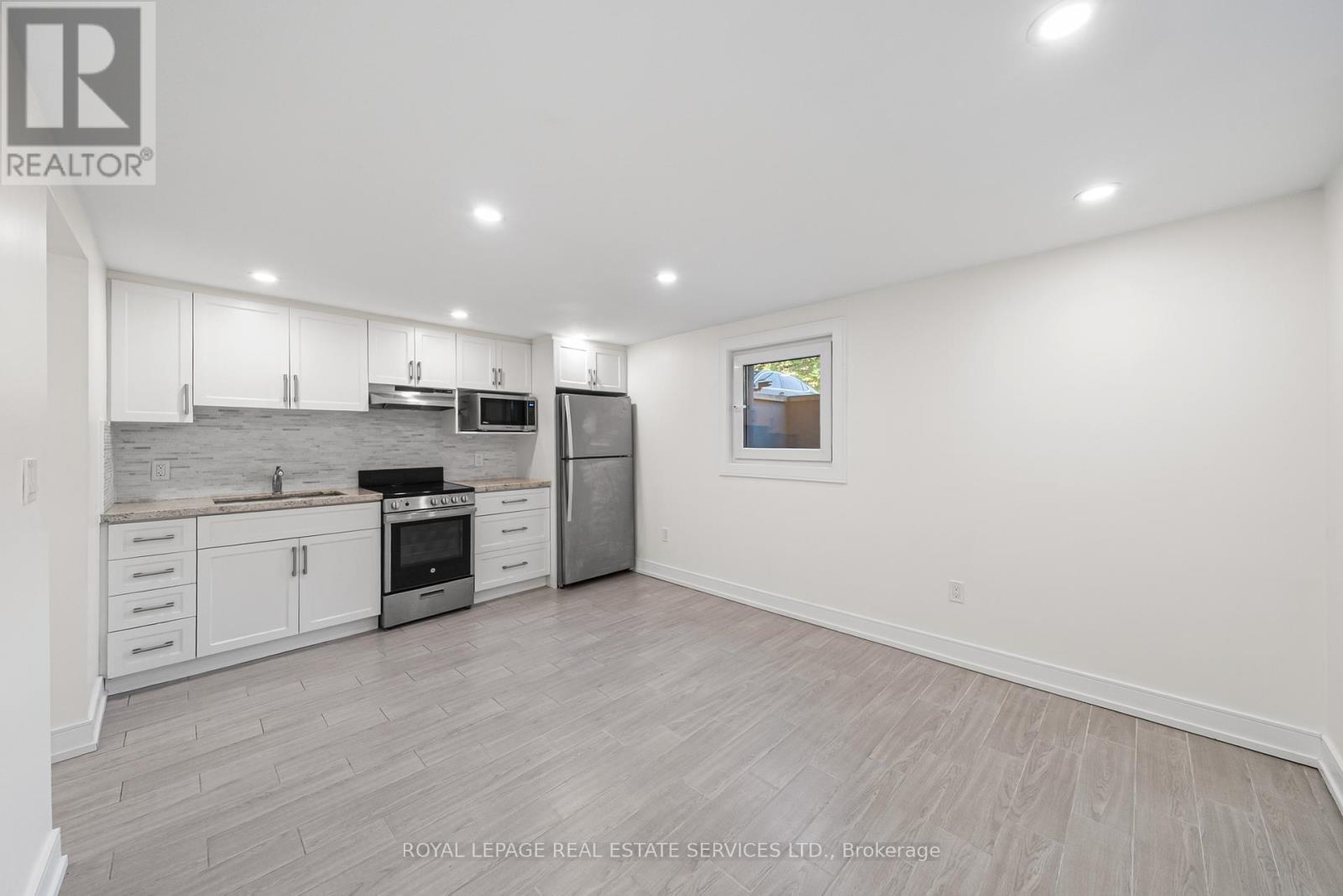 












3 - 50 ARCADIAN CIRCLE

,
Toronto,




Ontario
M8W2Y9

