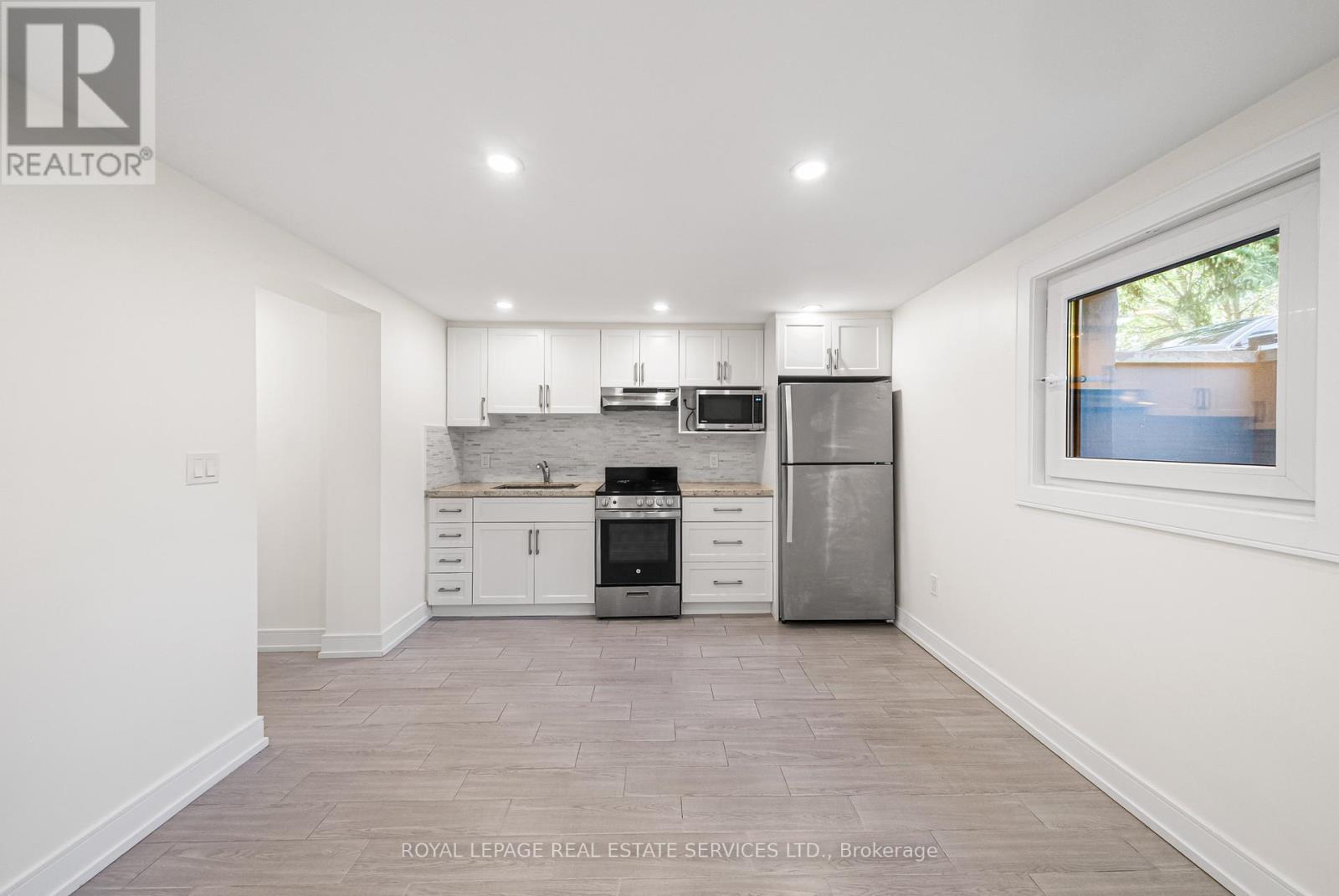 












3 - 50 ARCADIAN CIRCLE

,
Toronto,




Ontario
M8W2Y9

