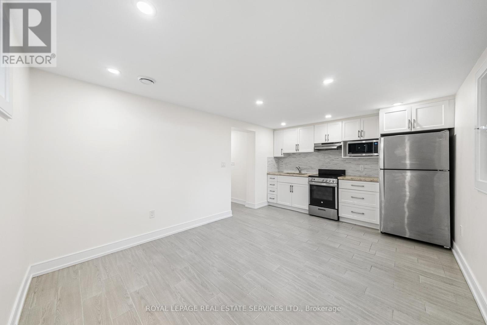 












3 - 50 ARCADIAN CIRCLE

,
Toronto,




Ontario
M8W2Y9

