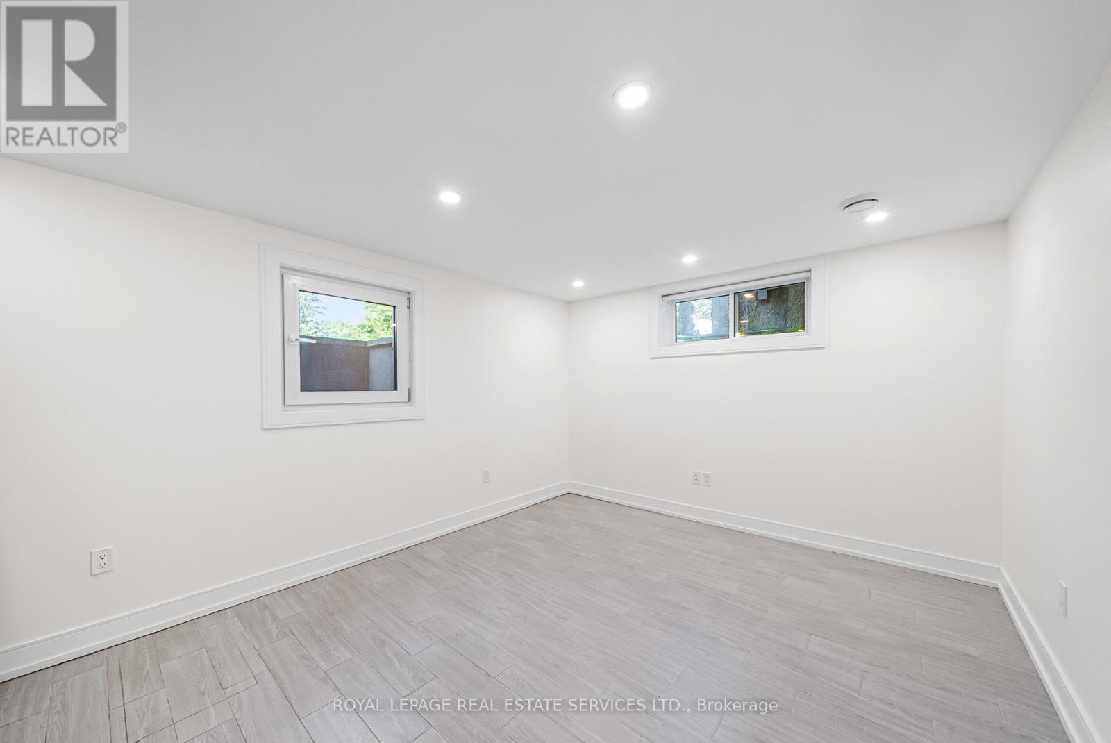 












3 - 50 ARCADIAN CIRCLE

,
Toronto,




Ontario
M8W2Y9

