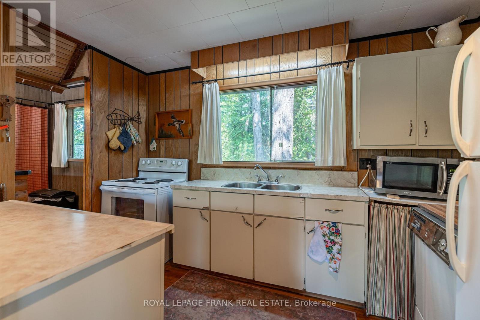 












428 & 430 ISLAND 7 STONEY LAKE

,
Douro-Dummer,




Ontario
K0L2H0

