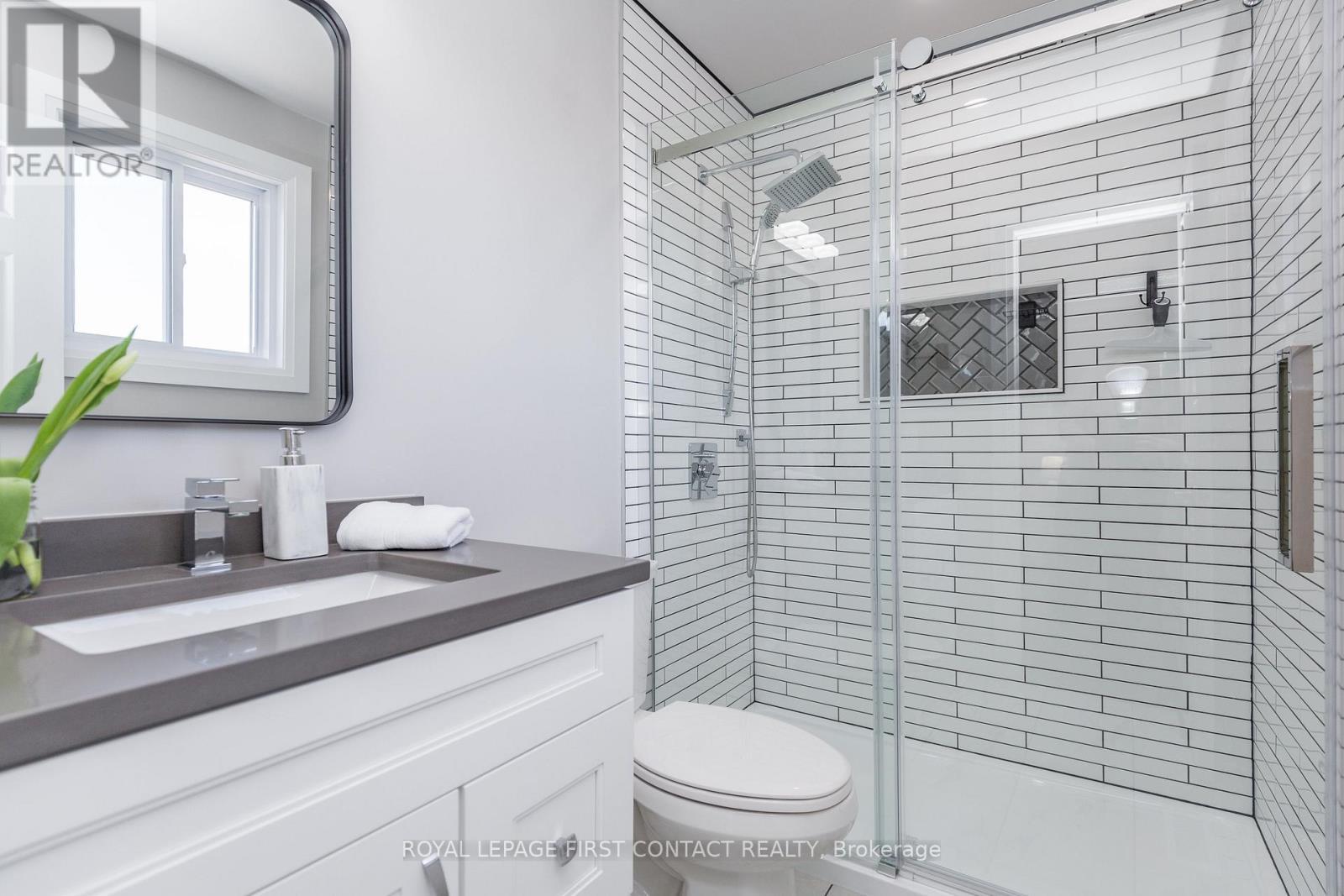 












11 HERITAGE ROAD

,
Innisfil,




Ontario
L0L1L0

