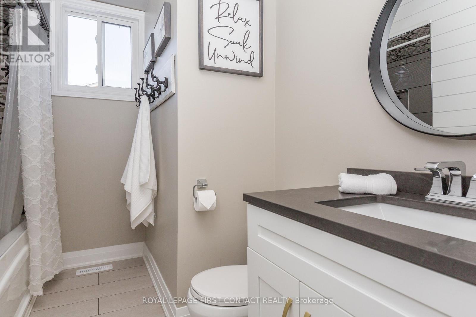 












11 HERITAGE ROAD

,
Innisfil,




Ontario
L0L1L0

