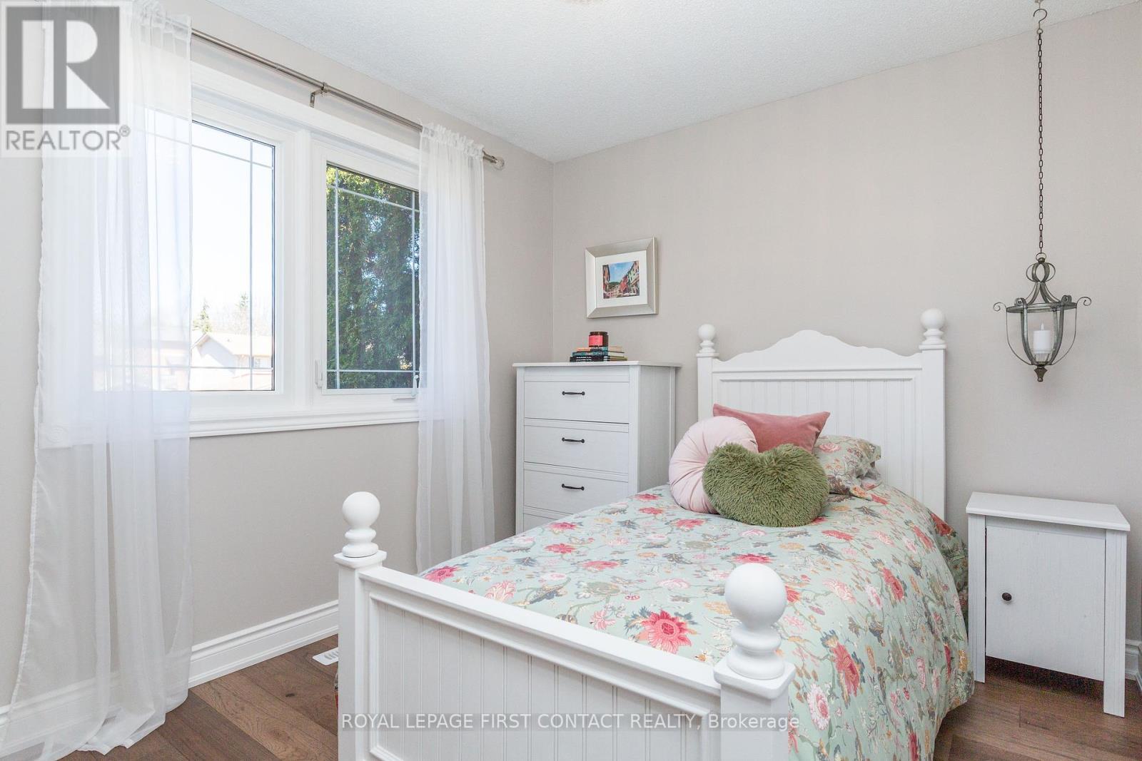 












11 HERITAGE ROAD

,
Innisfil,




Ontario
L0L1L0

