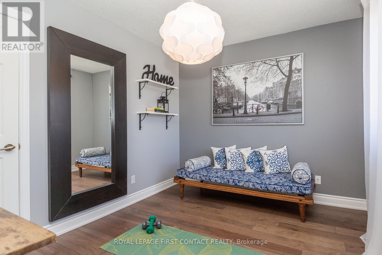 












11 HERITAGE ROAD

,
Innisfil,




Ontario
L0L1L0

