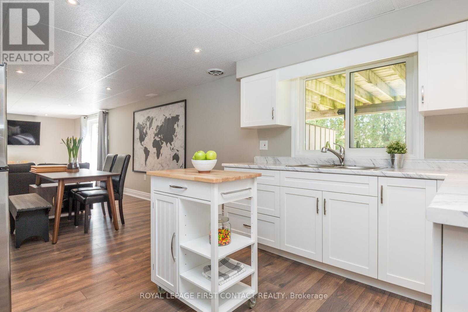 












11 HERITAGE ROAD

,
Innisfil,




Ontario
L0L1L0

