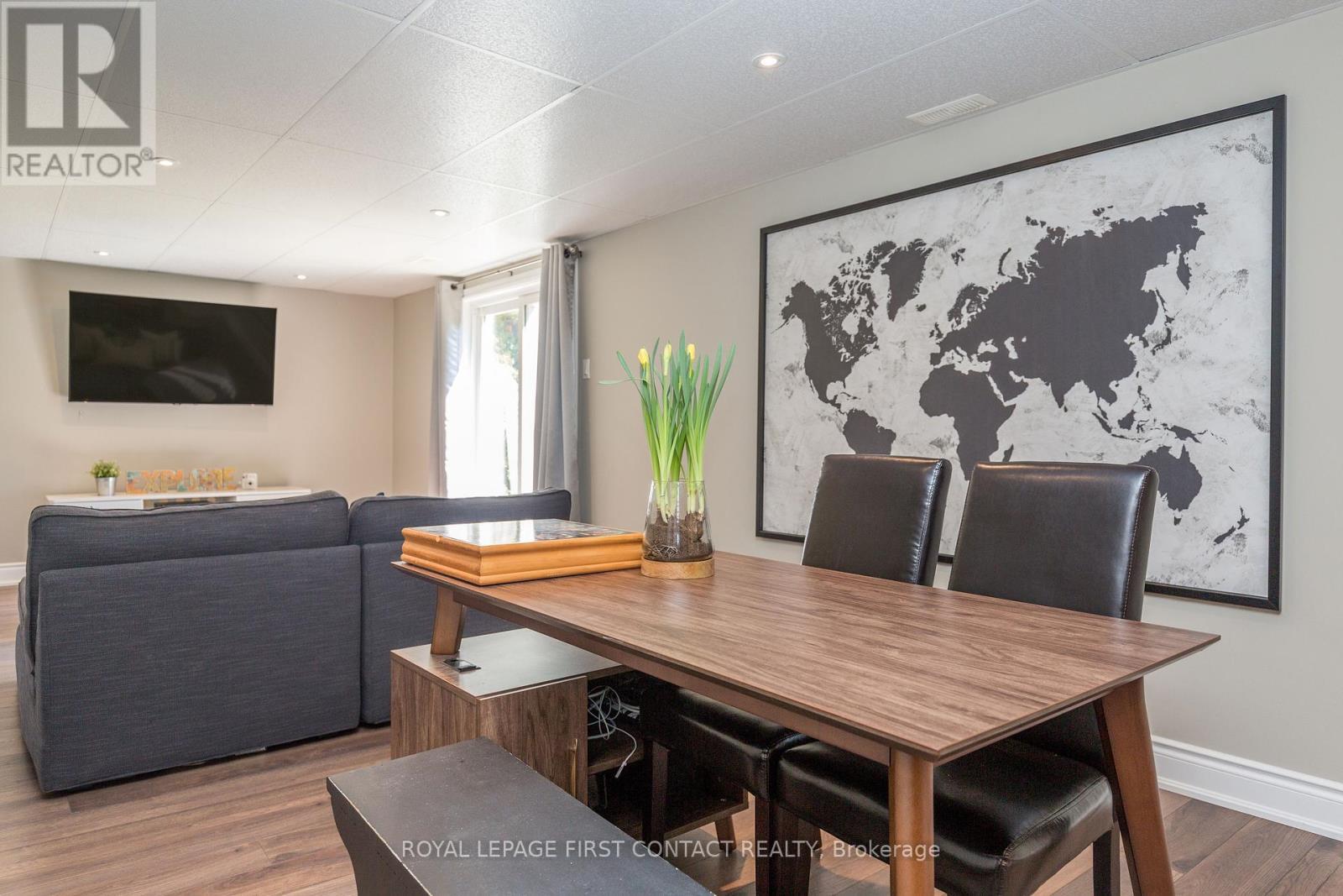 












11 HERITAGE ROAD

,
Innisfil,




Ontario
L0L1L0

