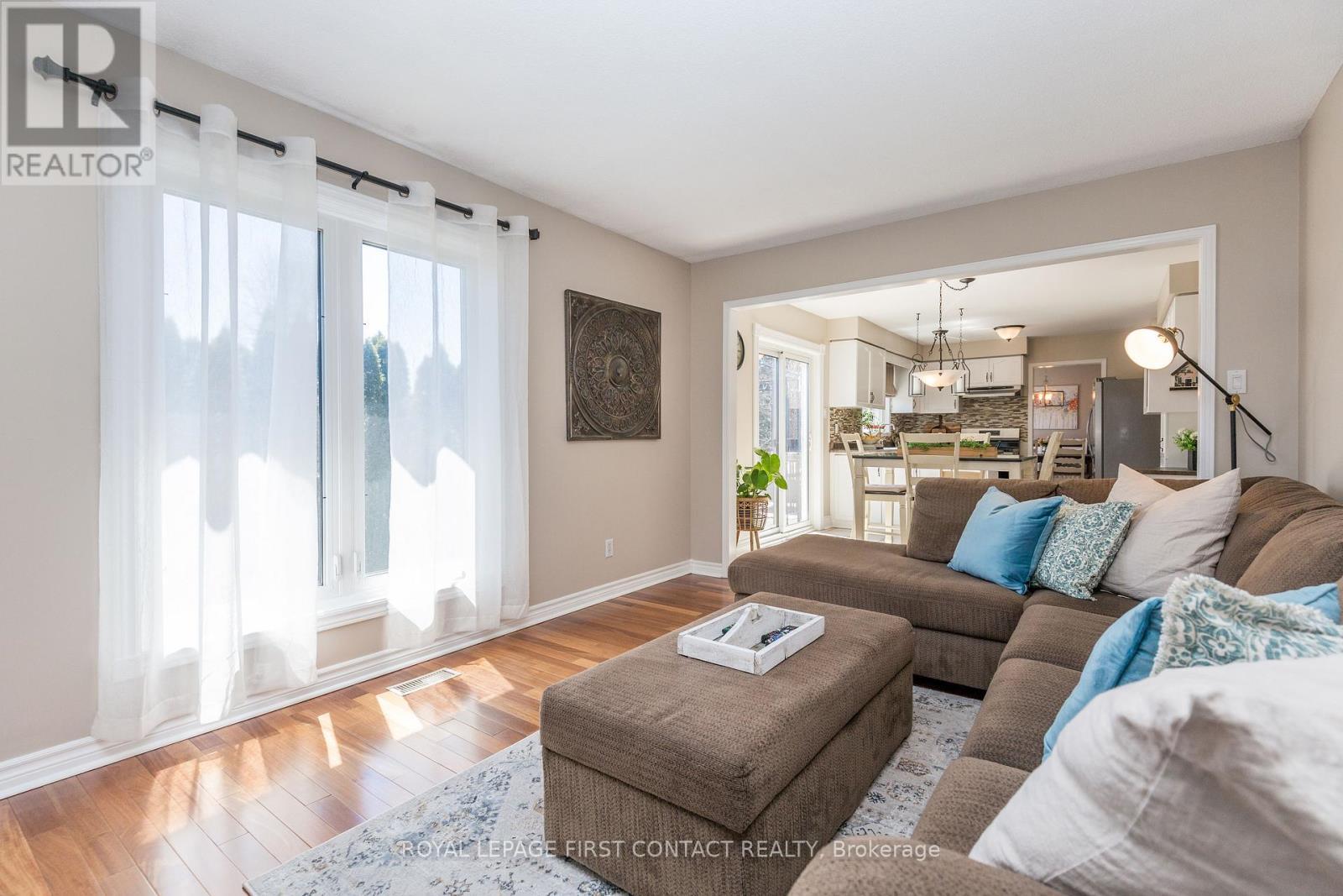 












11 HERITAGE ROAD

,
Innisfil,




Ontario
L0L1L0

