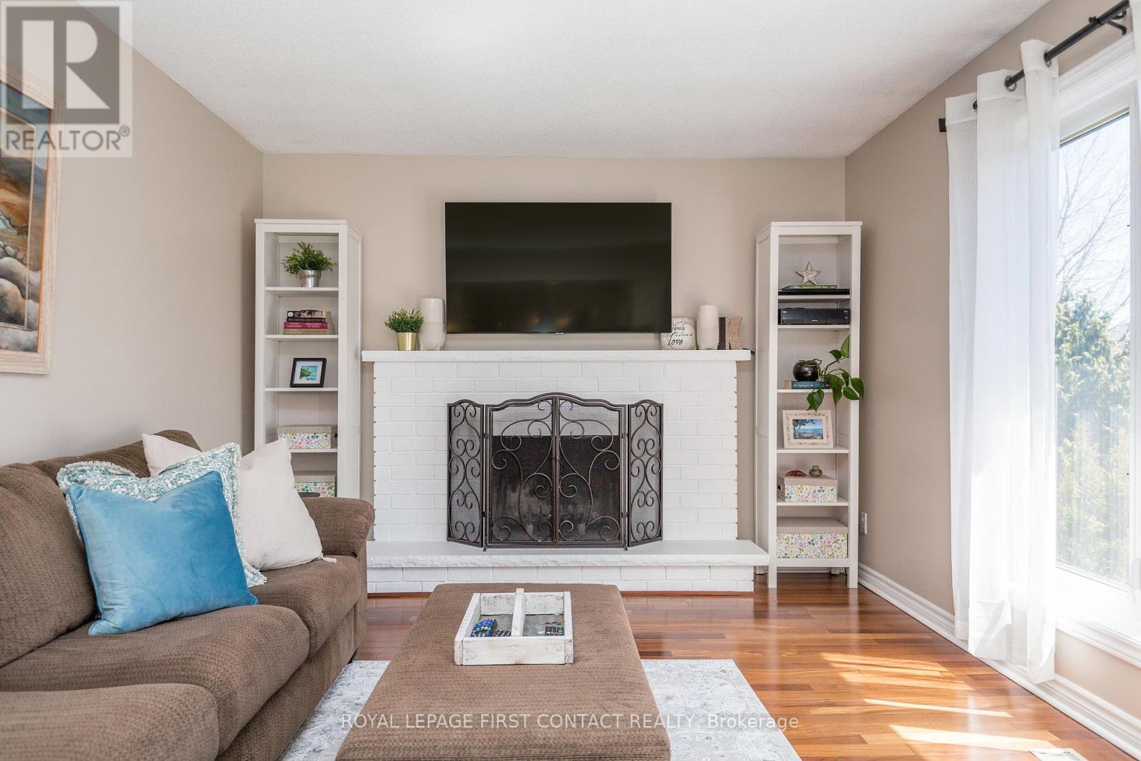 












11 HERITAGE ROAD

,
Innisfil,




Ontario
L0L1L0

