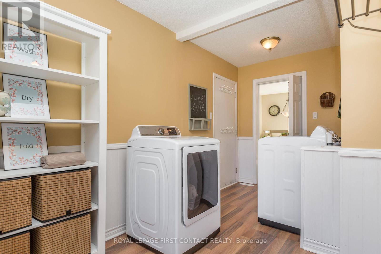 












11 HERITAGE ROAD

,
Innisfil,




Ontario
L0L1L0

