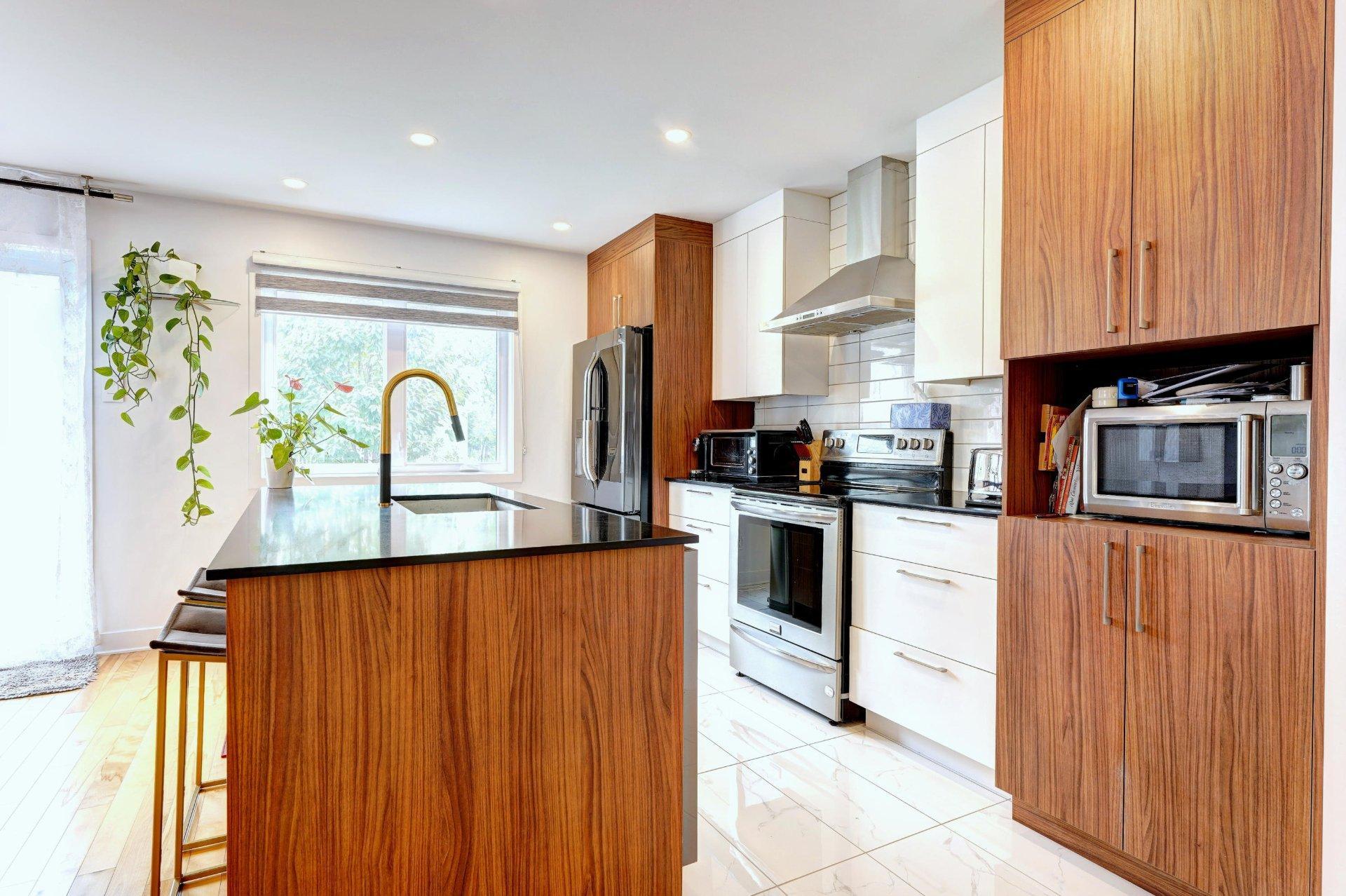









615


4e Avenue

,
Laval (Fabreville),




QC
H7R4K2

