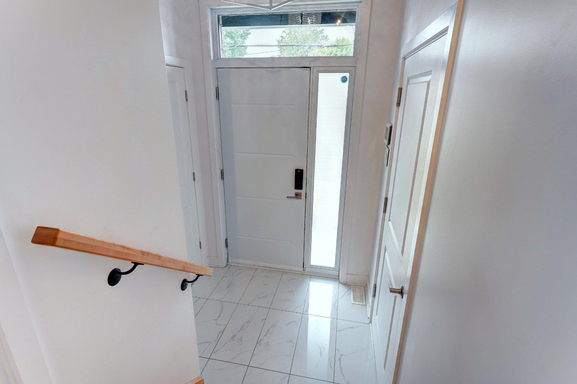 









615


4e Avenue

,
Laval (Fabreville),




QC
H7R4K2

