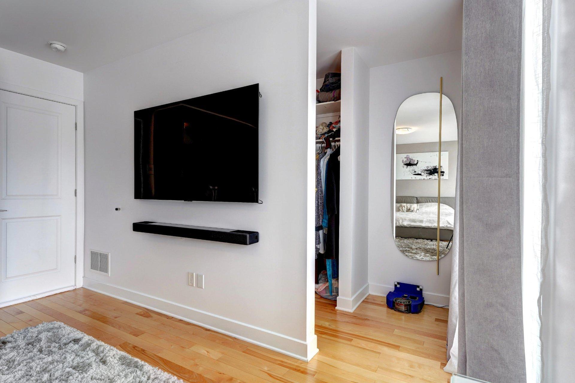 









615


4e Avenue

,
Laval (Fabreville),




QC
H7R4K2

