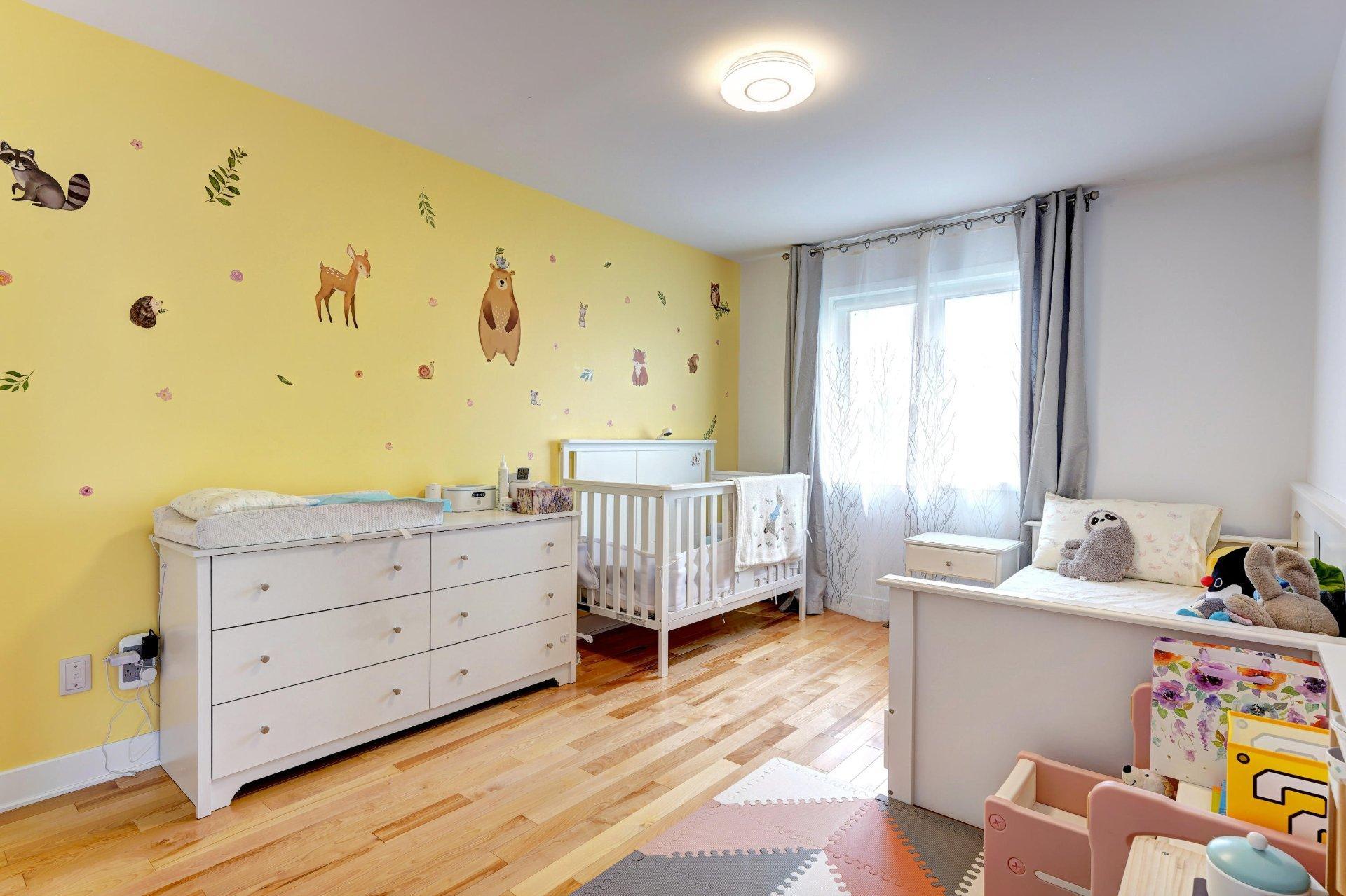 









615


4e Avenue

,
Laval (Fabreville),




QC
H7R4K2

