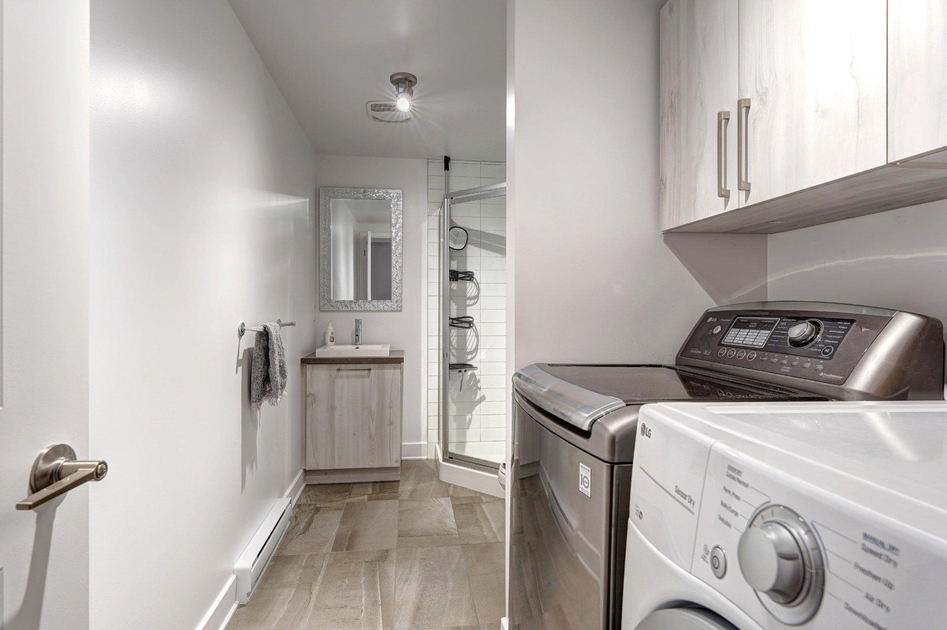 









615


4e Avenue

,
Laval (Fabreville),




QC
H7R4K2

