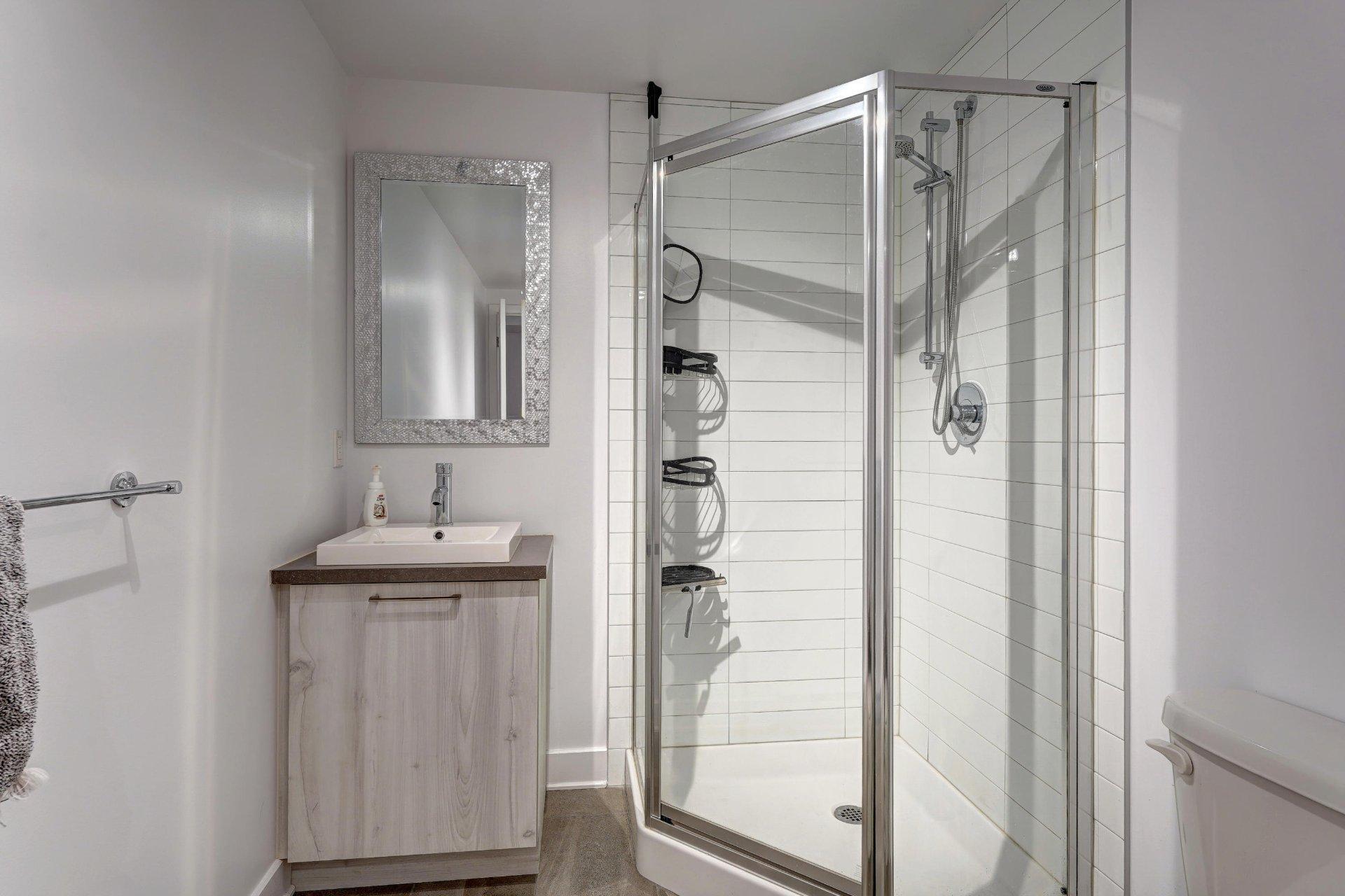 









615


4e Avenue

,
Laval (Fabreville),




QC
H7R4K2

