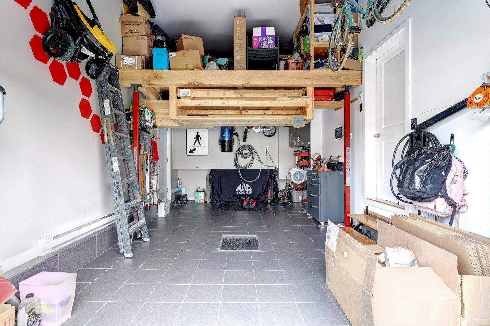 









615


4e Avenue

,
Laval (Fabreville),




QC
H7R4K2

